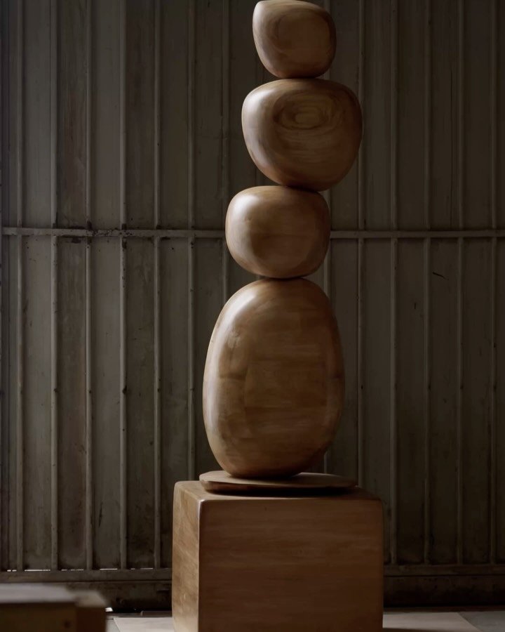 Because stillness should never be silent

#NONOFurniture #collectibledesignfair #instahome #interiorstylist #contemporaryfurniture #JoelEscalona