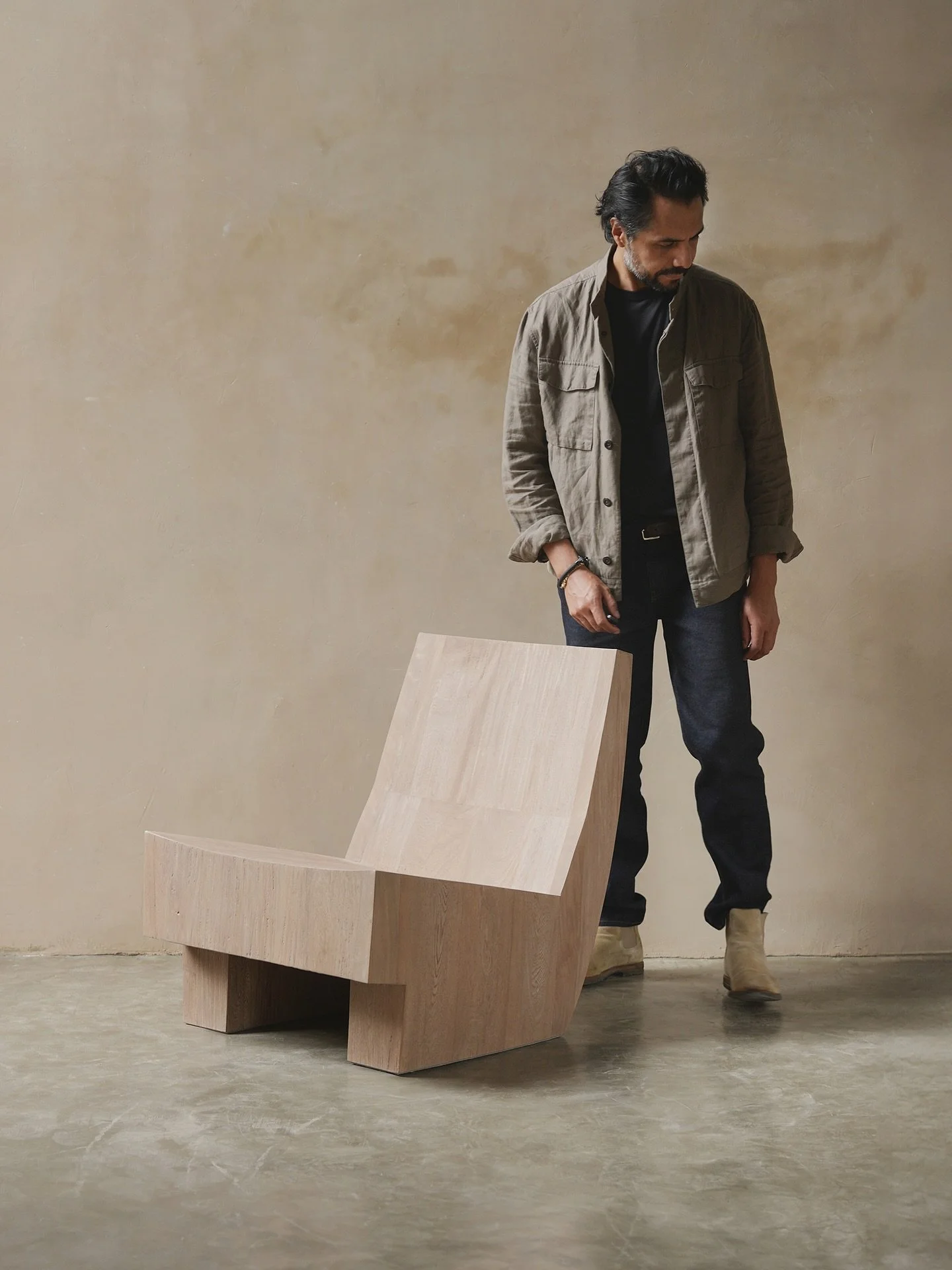 Quiet chairs, strong presence.

 #minimaldesign #furniture #craftsmanship #interiorstyling #functionalart #JoelEscalona