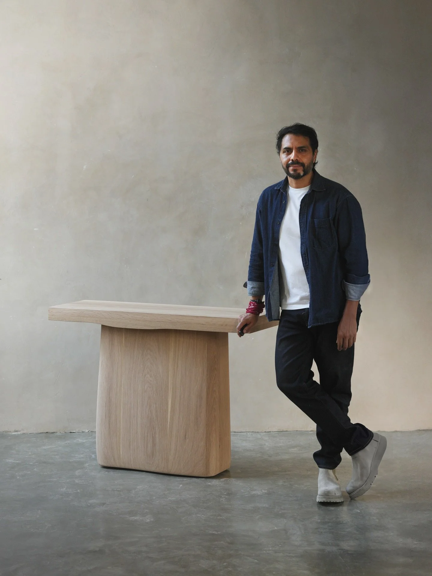 Pieces that make space feel full 

#brutalistdesign #contemporaryfurniture #designinspiration #art #studioart #joelescalonastudio