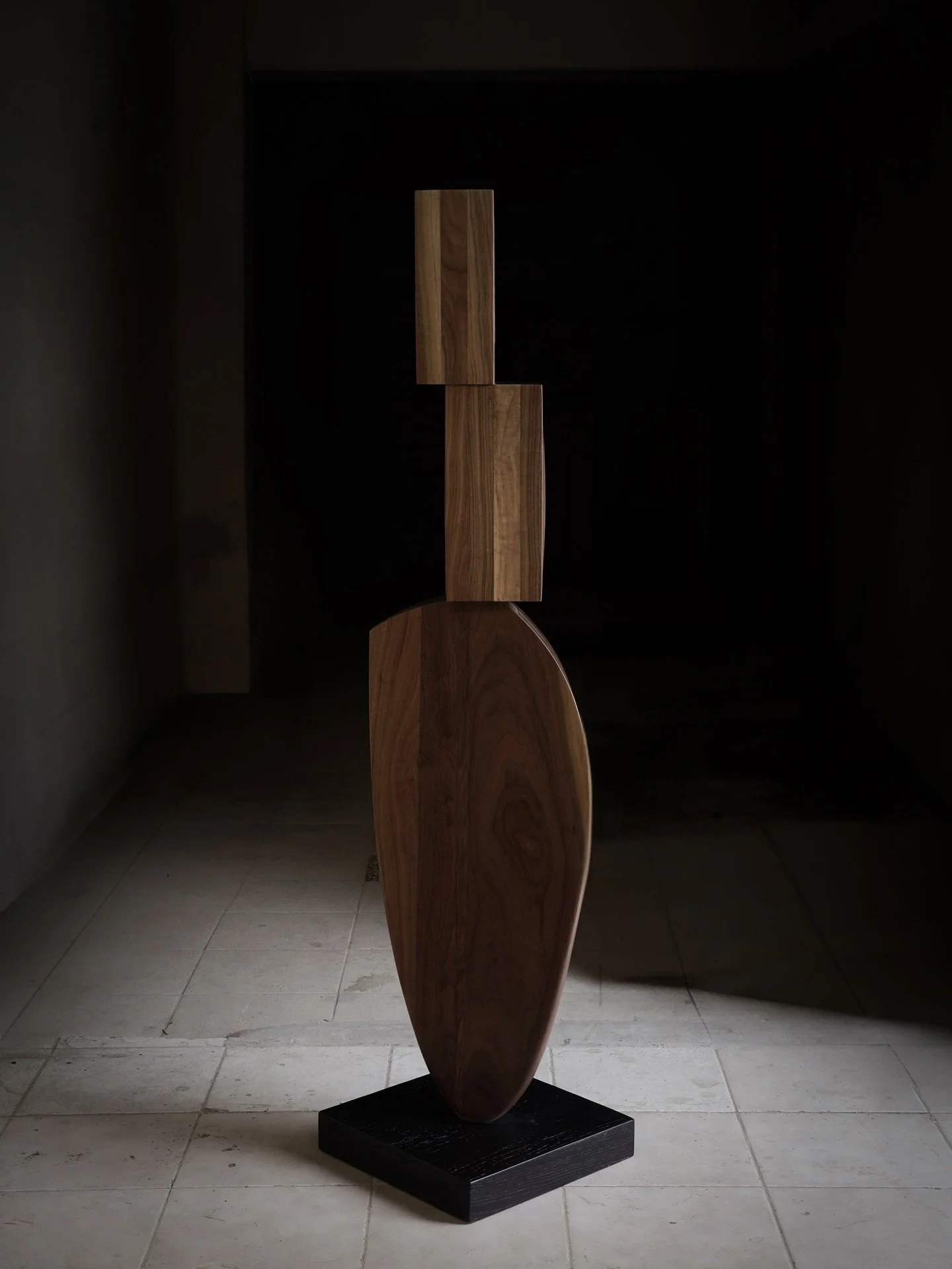 I want you to feel clarity before you notice the details

#luxuryinteriors #contemporaryinteriors #artcollector #furnituredesigner #designphilosophy #nonofurniture