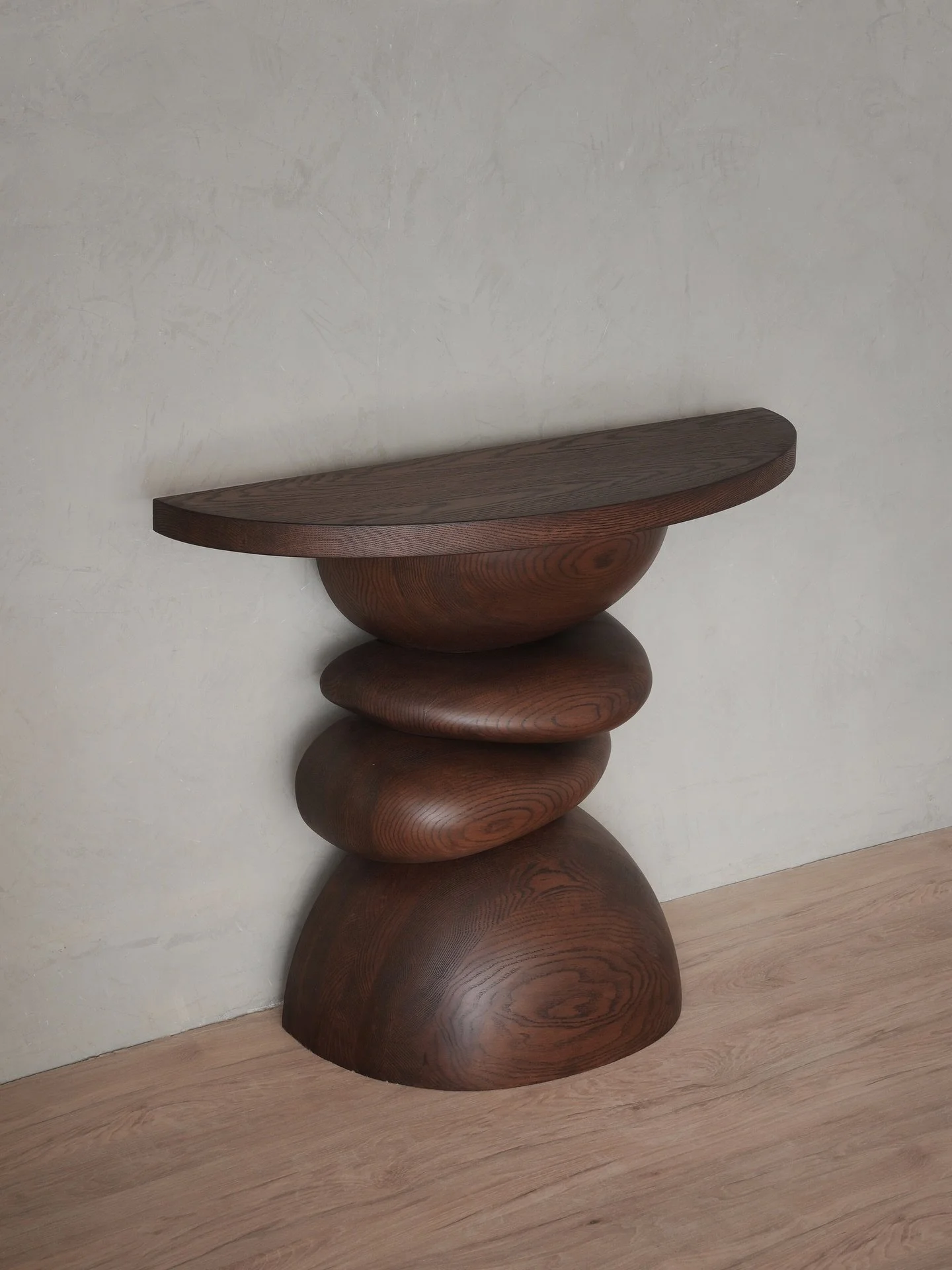 When simplicity carries weight 

#furnituredesigner #designthinking #limitededitionfurniture #moderninterior #asrtlovers #nonofurniture