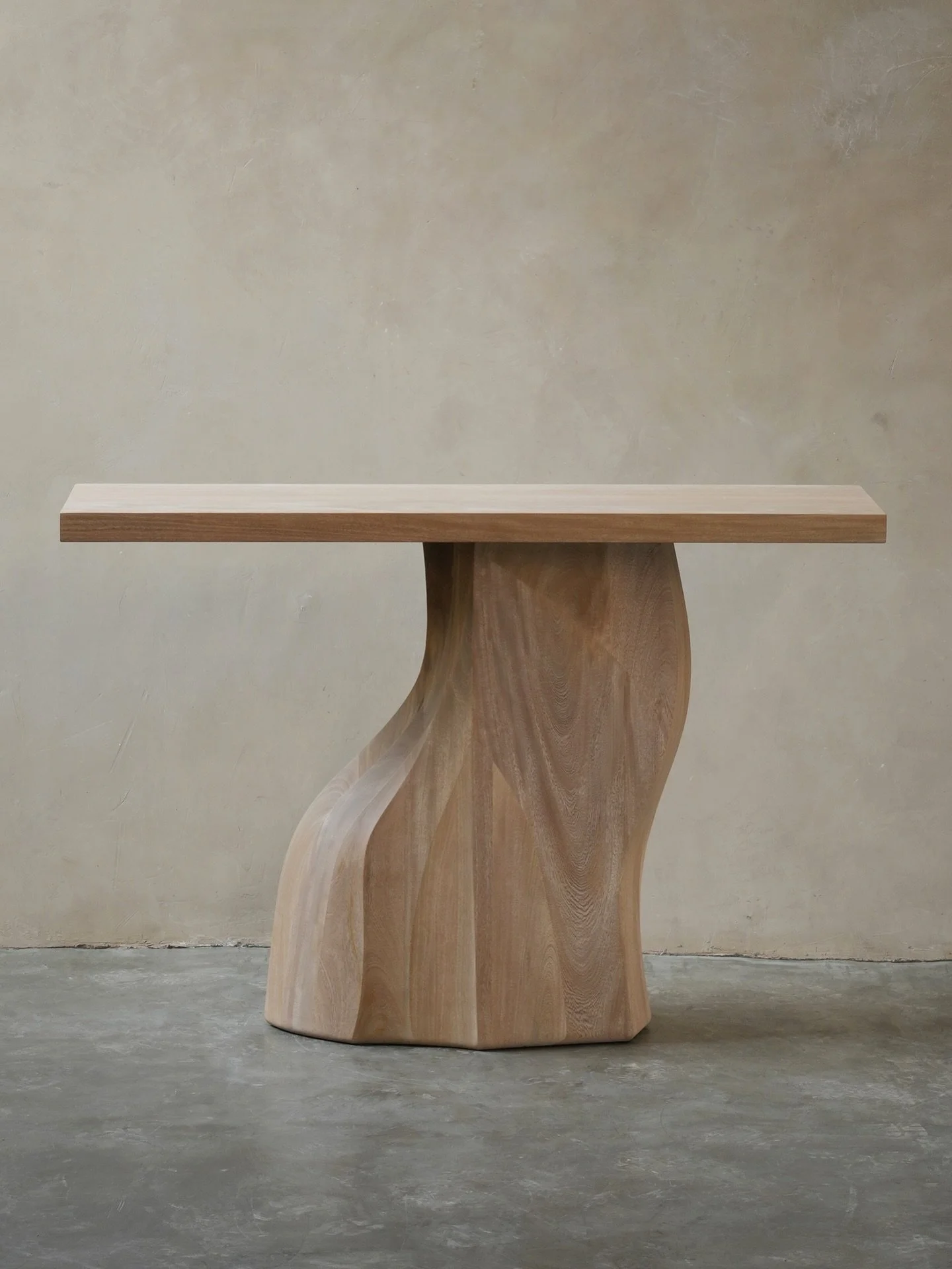 Confidence carved in calm

#interiordesigner #collectibledesign #behindthescenes #modernfurniture #artprocess #JoelEscalona