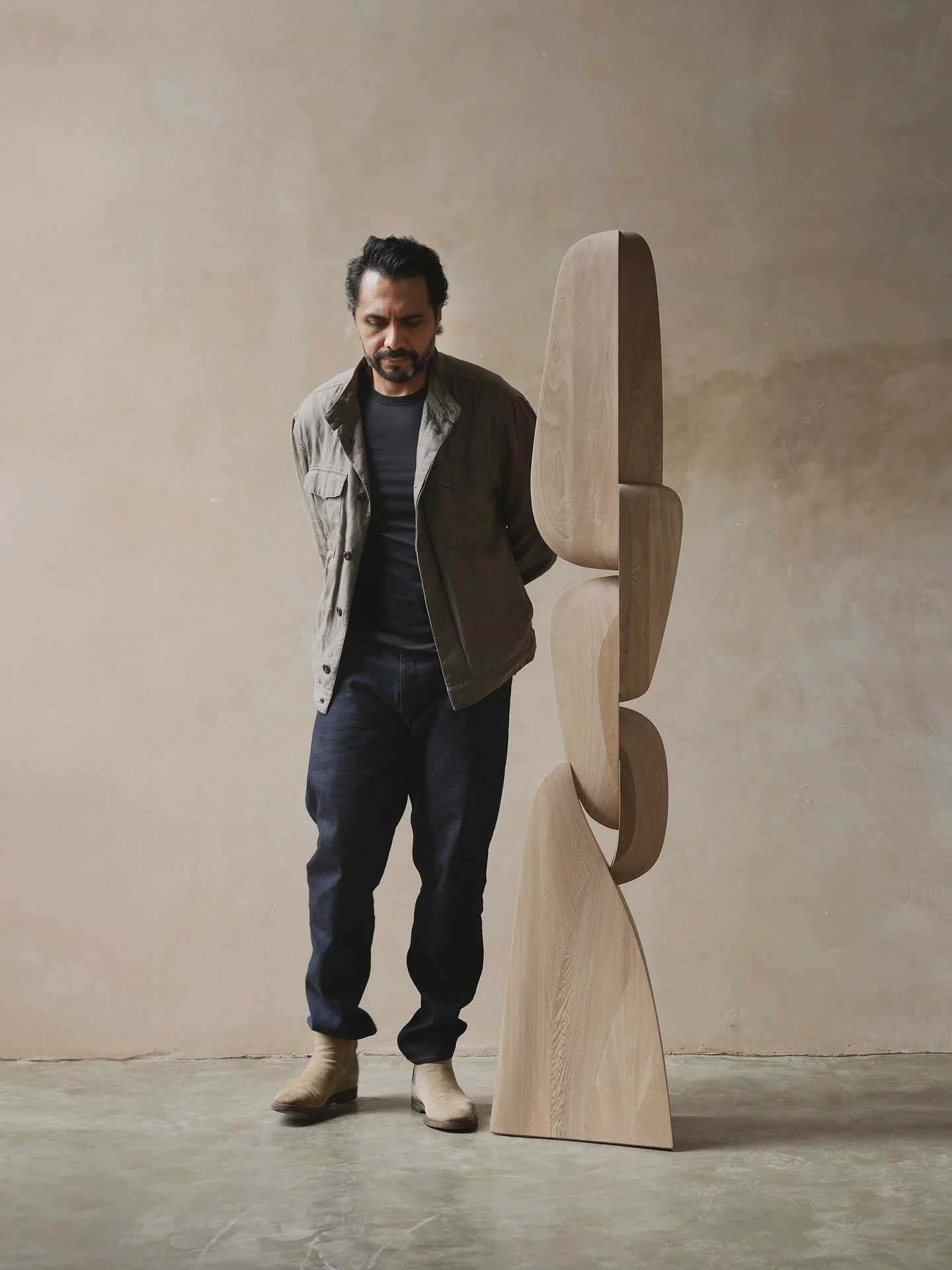 The room needed less noise, so we gave it structure, patience, and a place for your mental comfort 

#designart #madeinmexico #carpentry #spatialdesign #contemporaryart #JoelEscalona