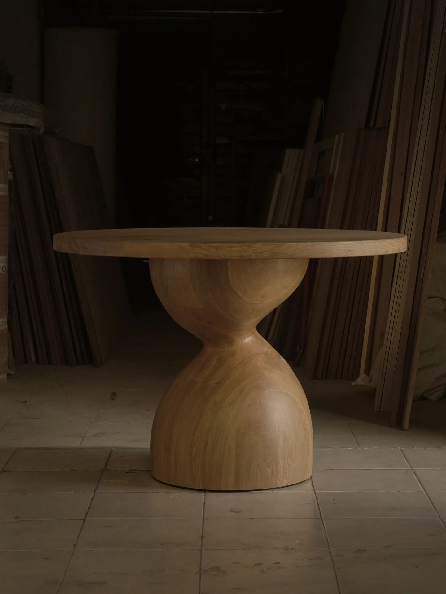 Material first, mood follows 

#interiorstyling #modernart #handcrafted #designstudio #bespokefurniture #joelescalonastudio