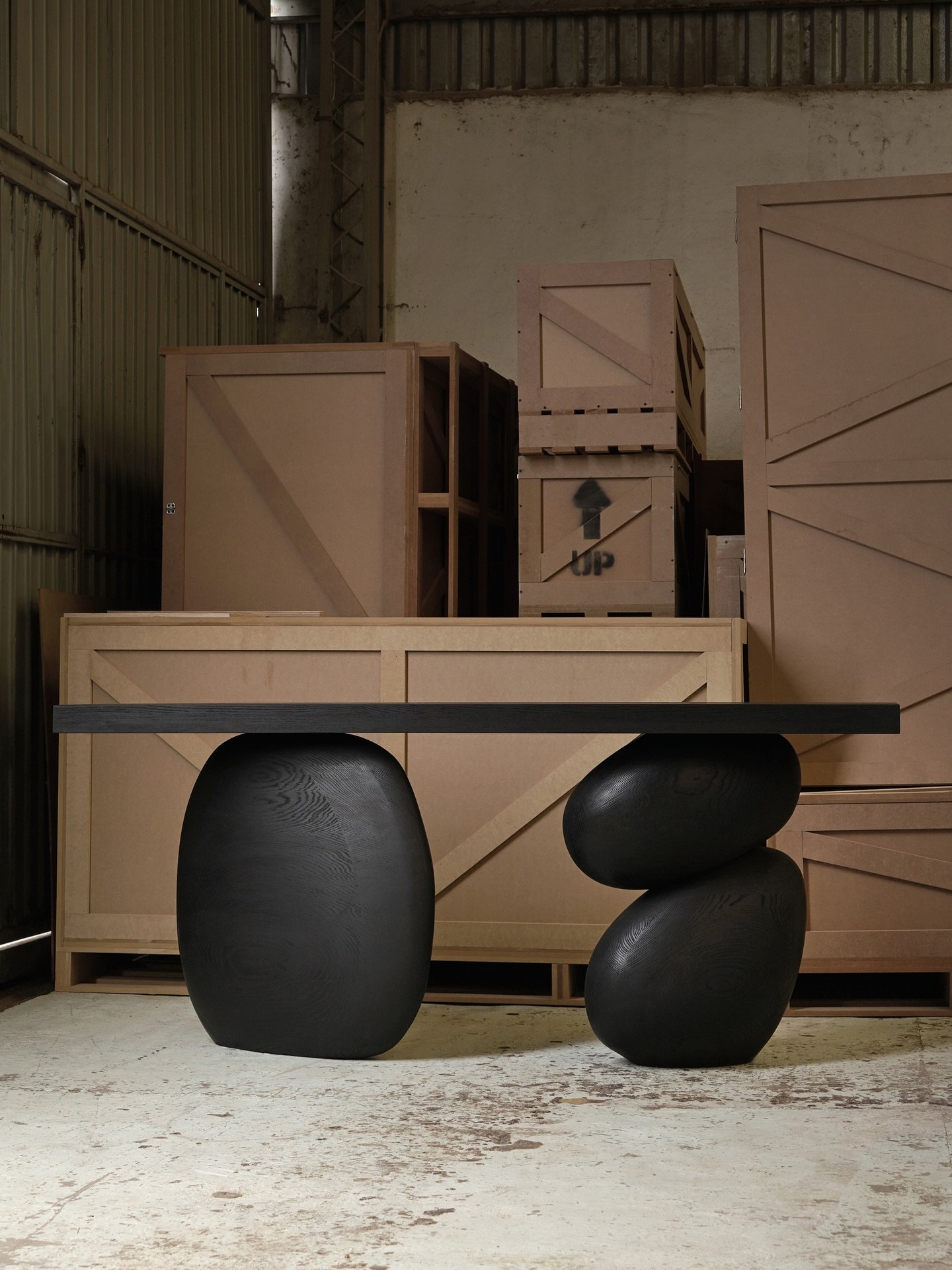 Weight that welcomes

#consoletable #entrytable #halltable #wallconsole #consolefurniture