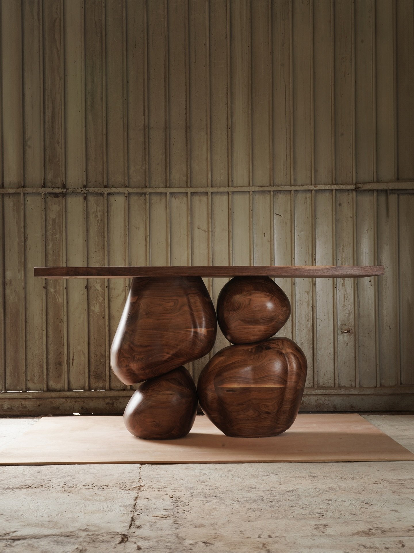 Sculptural base, serious surface, simple soul 

#consoletable #entrytable #halltable #wallconsole #consolefurniture