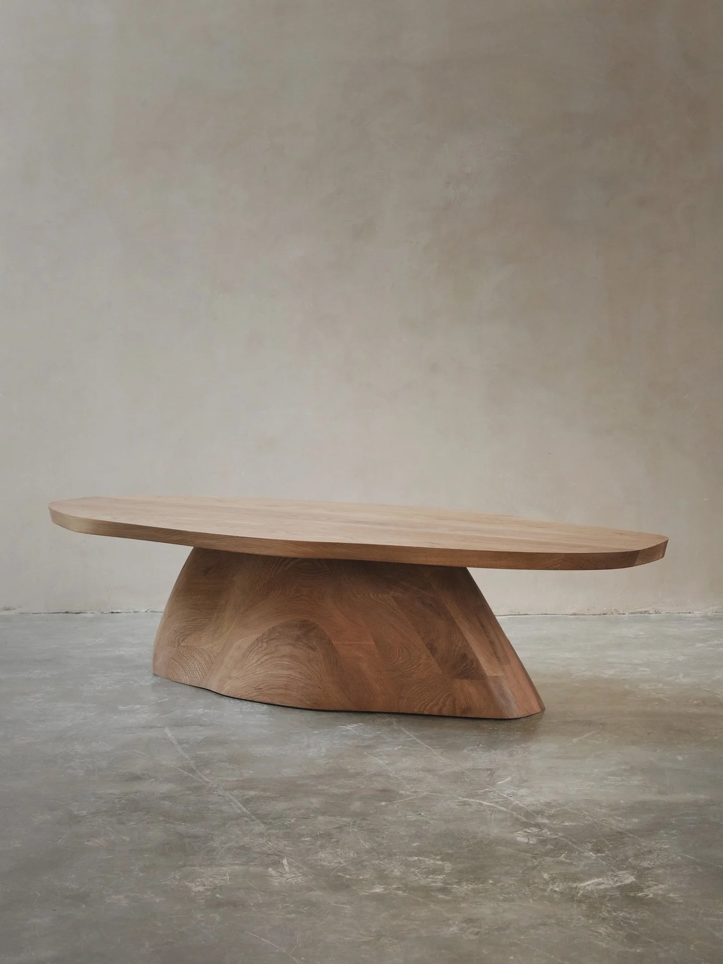 Rounded, restful, reassuring radius 

#coffeetable #sidetable #accenttable #occasionaltable #endtable