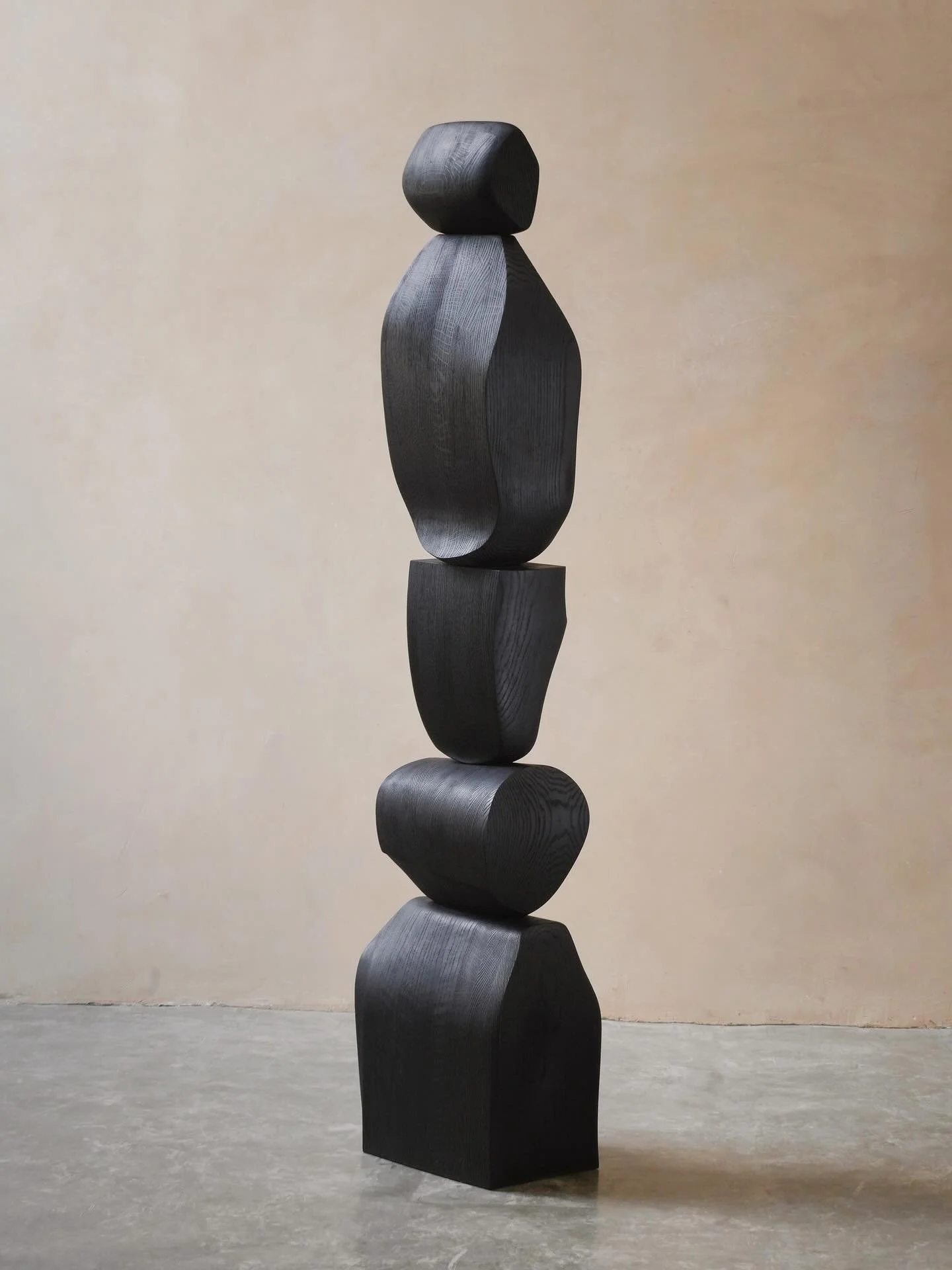 Black speaks without words

#sculpture #sculpturalart #objectart #artobject #contemporaryart