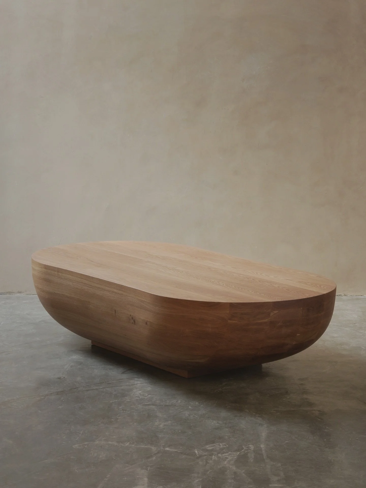 Bold mass, gentle edge, gracious posture
Coffee tables by @mx.nono 

#coffeetable #sidetable #accenttable #occasionaltable #endtable