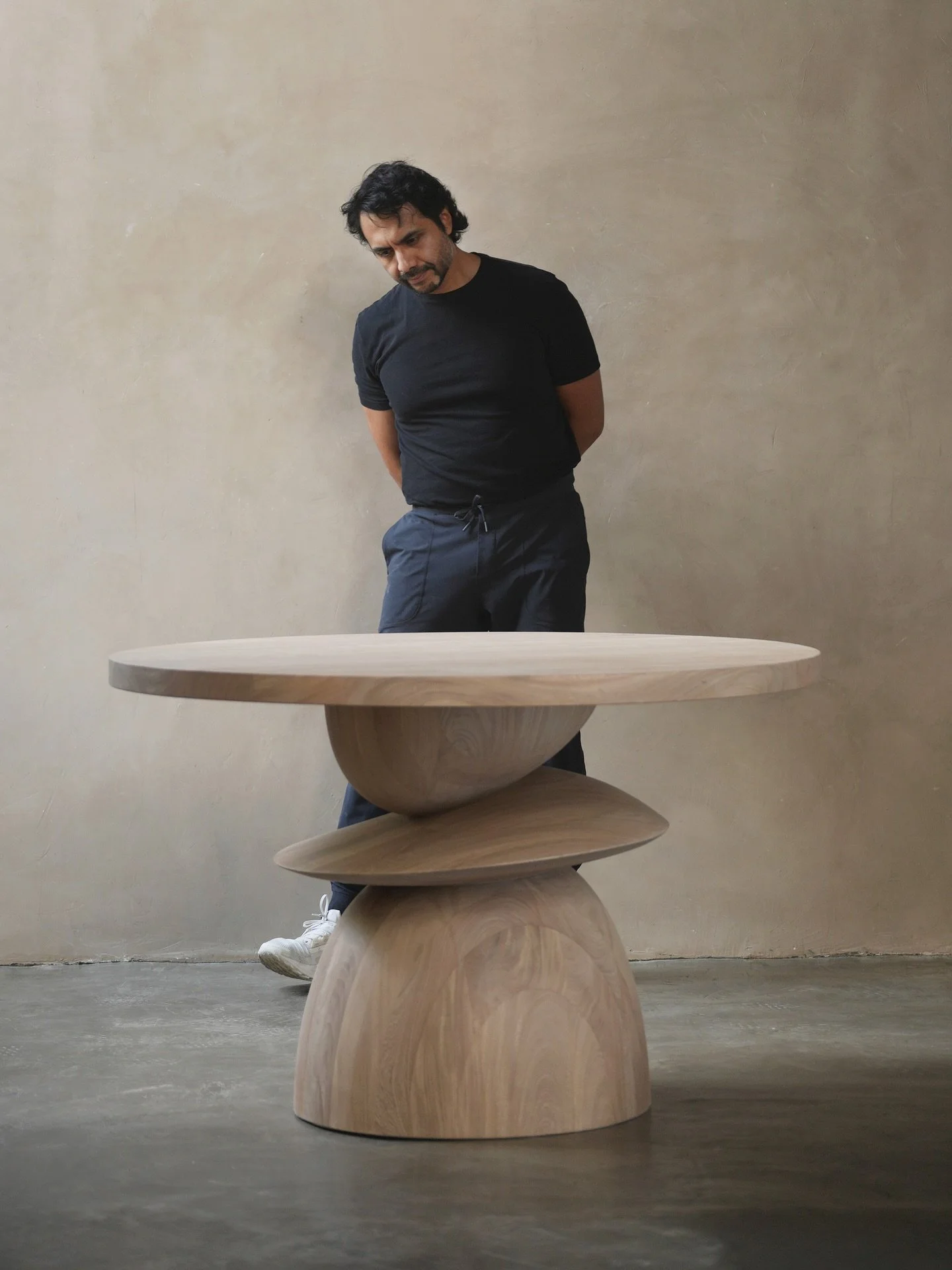 Calm engineering, charismatic wood.

#diningtable #communaltable #refectorytable #statementtable #tabledesign