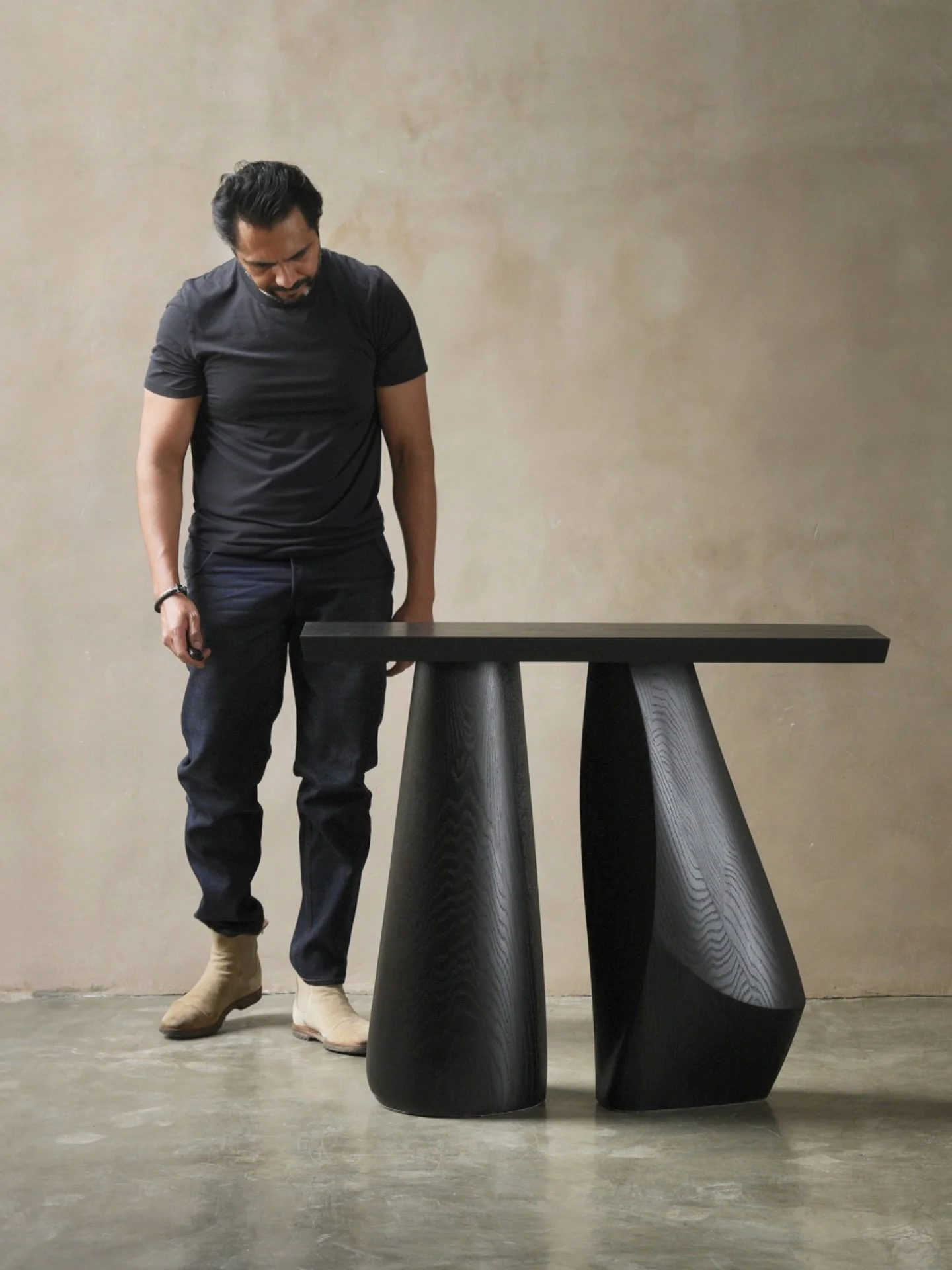 Todays outfit is black

#furniture #consoletabledecor #inferiordesign