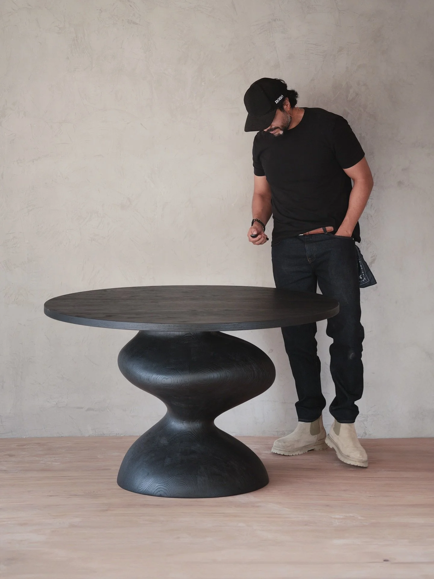Black speaks volumes silently

#furniture #table #consoletable