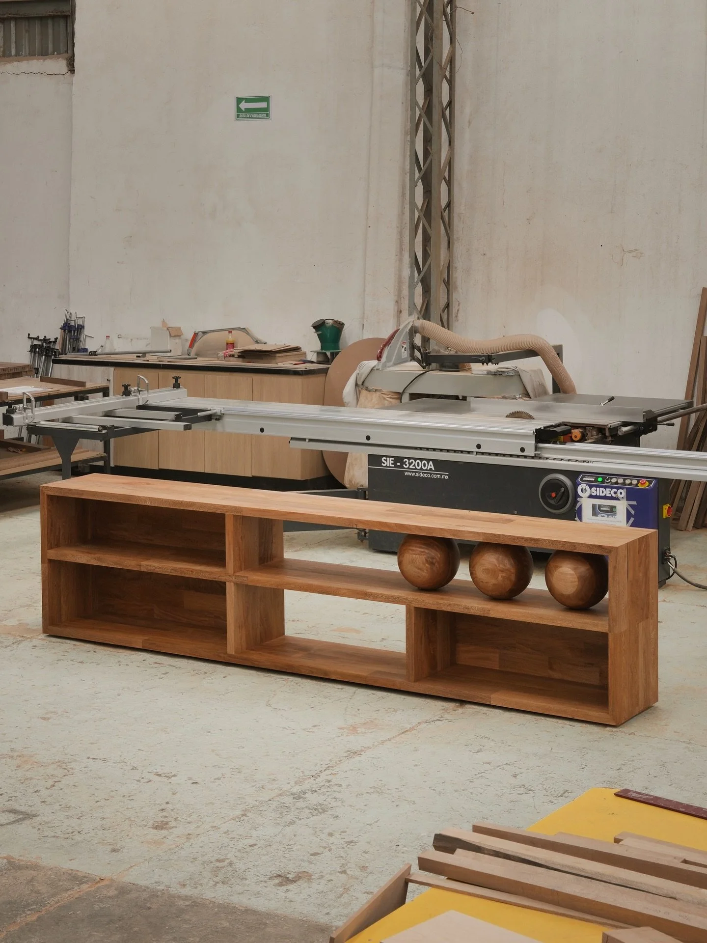 Console so big, barely fits in the frame.

Length 200.0 cm / 79.0 in
Width 40.0 cm / 16.0 in
Height 76.0 cm / 30.0 in

#JoelEscalona #furniture #sculpture #interiordesign