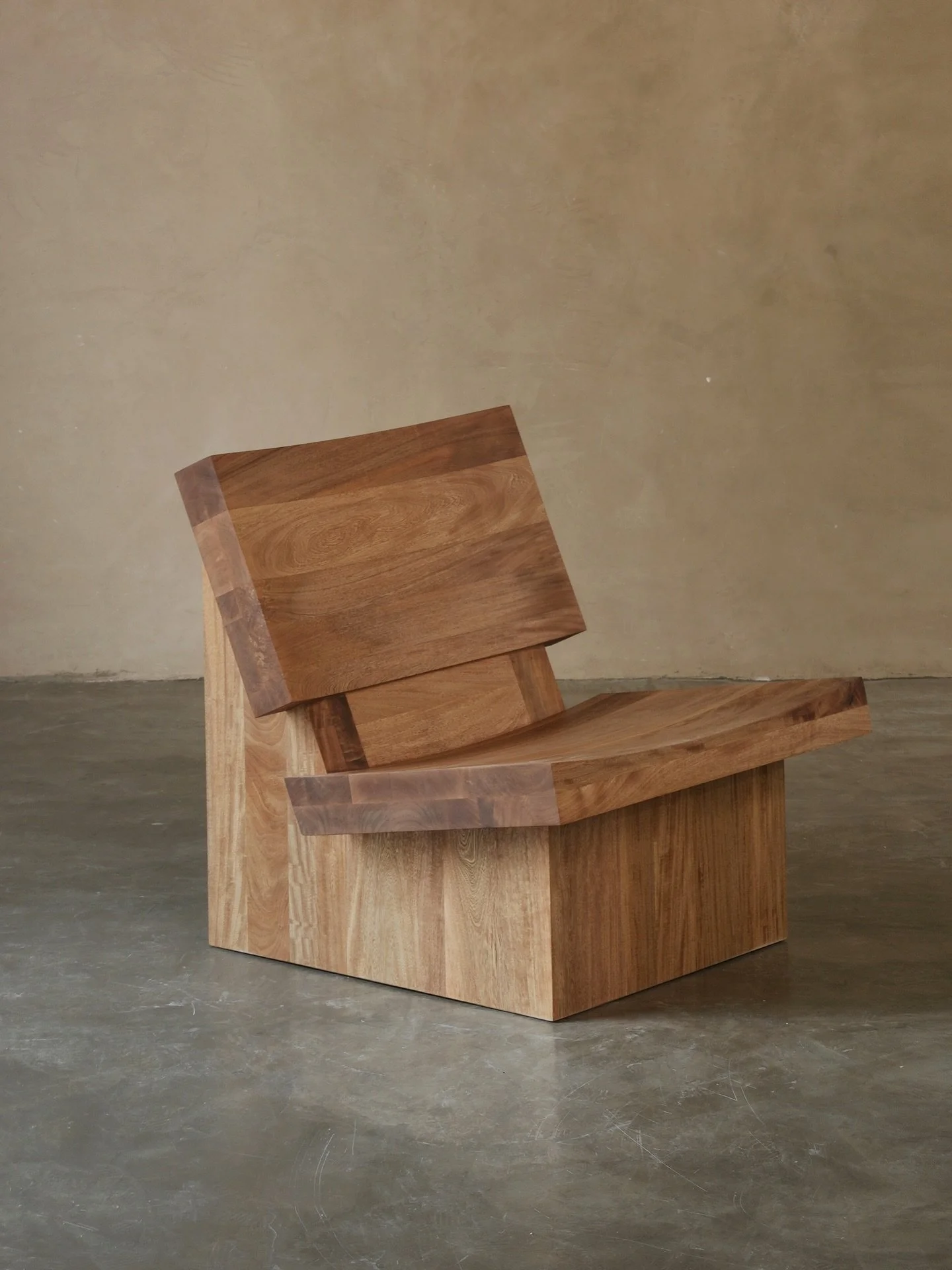 I like when a chair does less and feels harder to ignore.

Worldwide Shipping
Get in touch at info@joelescalona.com
&mdash;
#JoelEscalona #furniture #chair #interiordesign