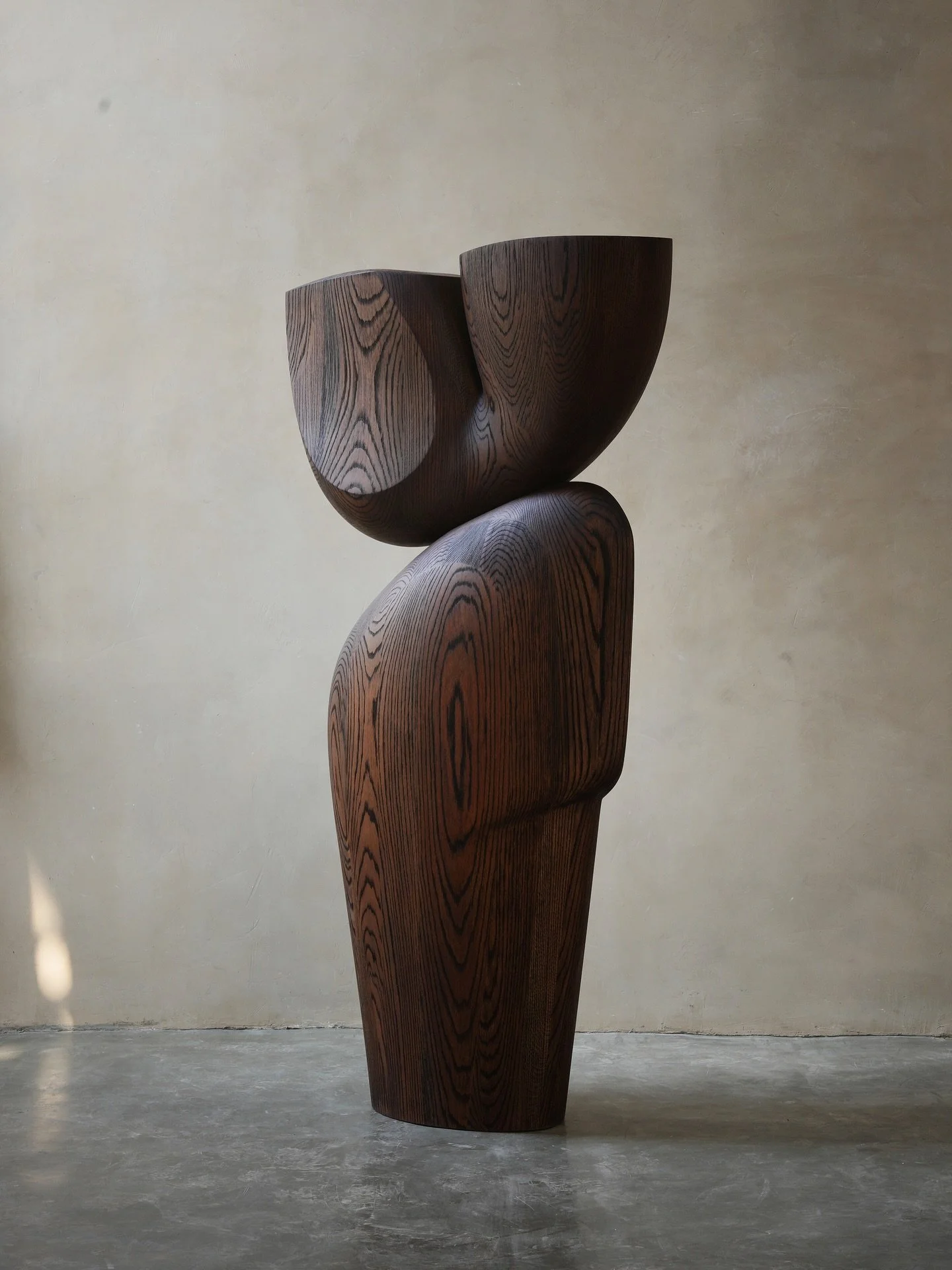 Wood in motion. Grain over symmetry.

Get in touch at info@joelescalona.com
&mdash;
#JoelEscalona #furniture #sculpture #interiordesign