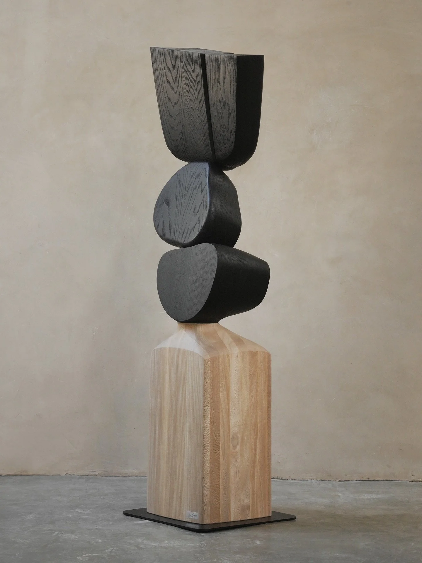 Comfort can be round rough or refined

#sculpture #sculpturalart #objectart #contemporaryart