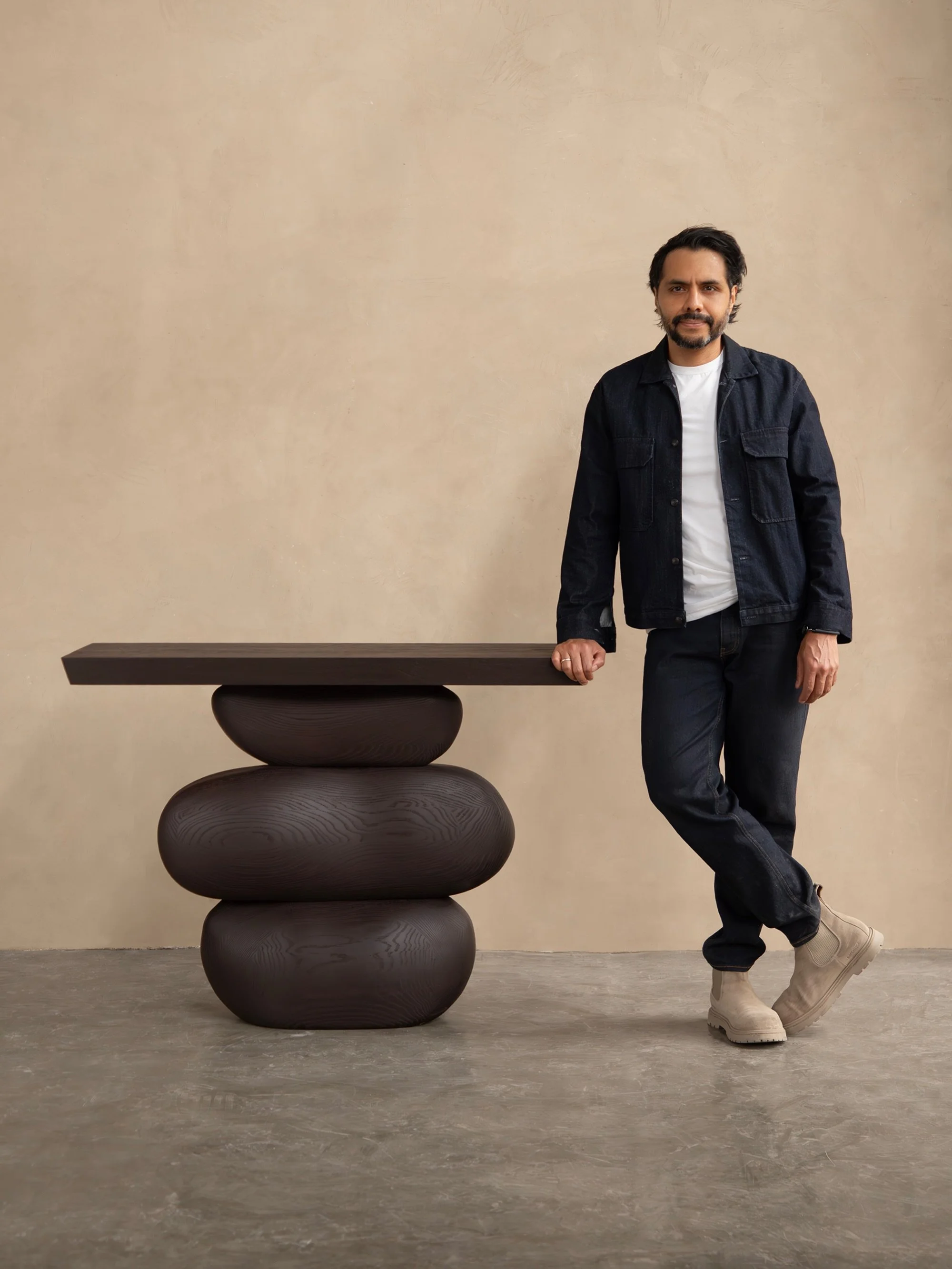 Balance inside the curve.

📷 @achachmariana 
#nonofurniture #interiors #contemporaryfurniture #luxuryfurniture