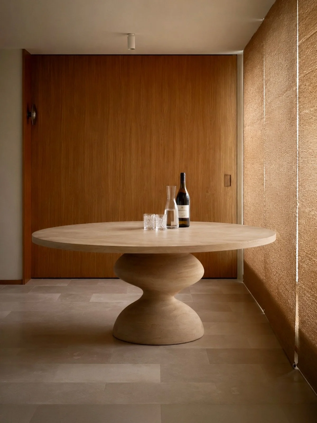 I like when balance feels slightly instinctive

#diningtable #furniture #interiordesign