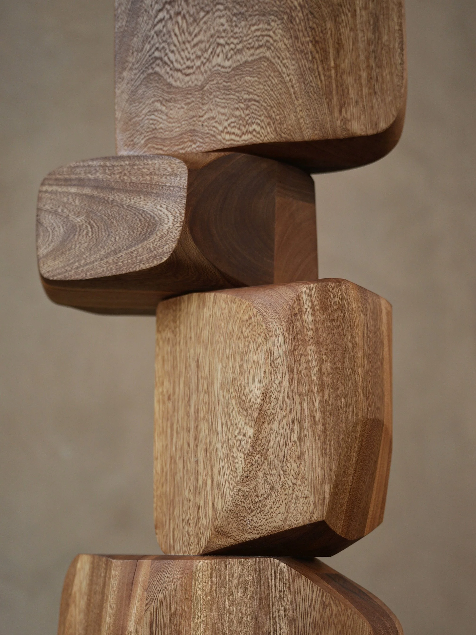 I like when balance feels uncertain

#sculpture #totem #art