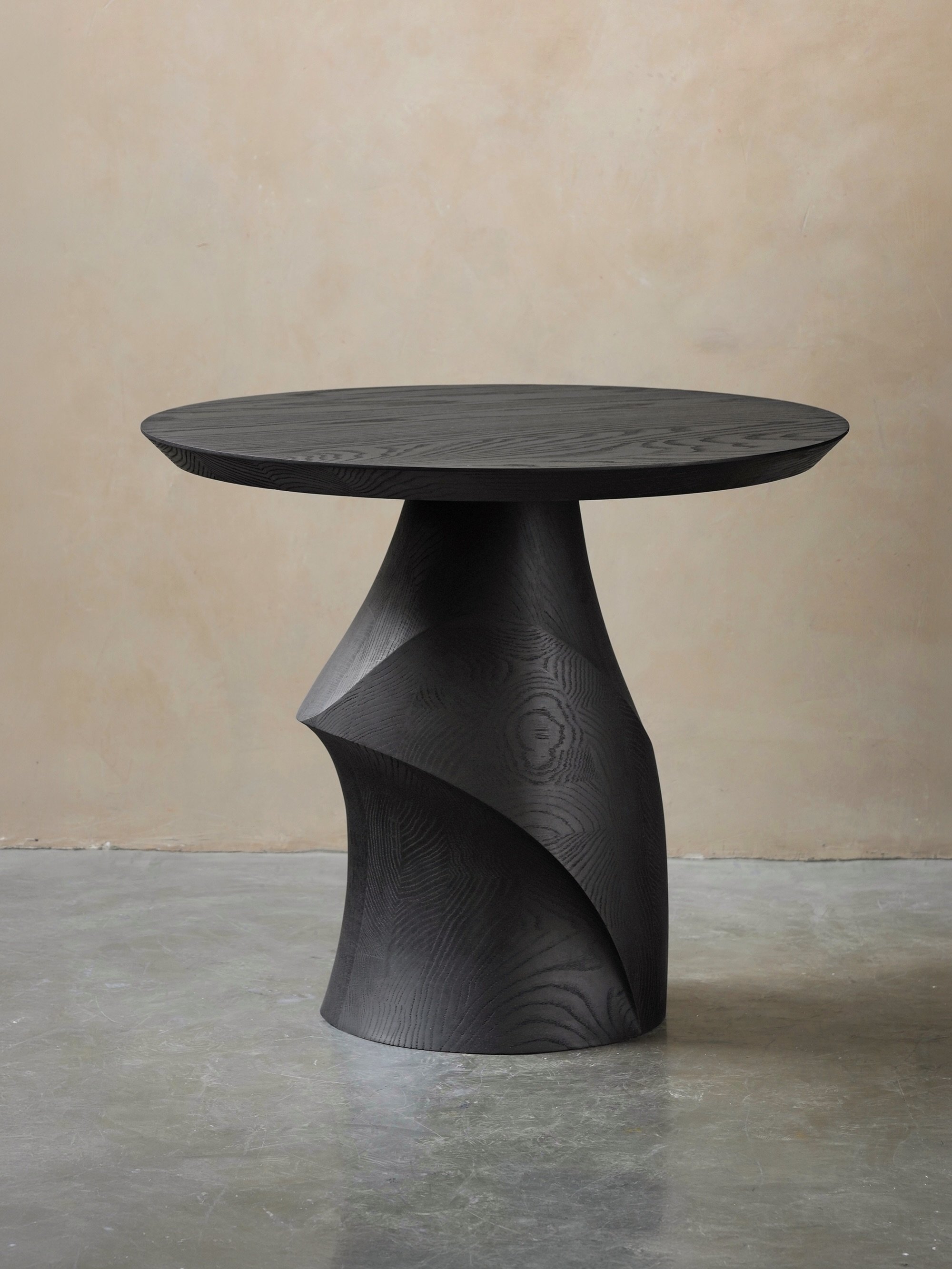 I like irregular lines with strong presence

#table #furniture #interiordesign