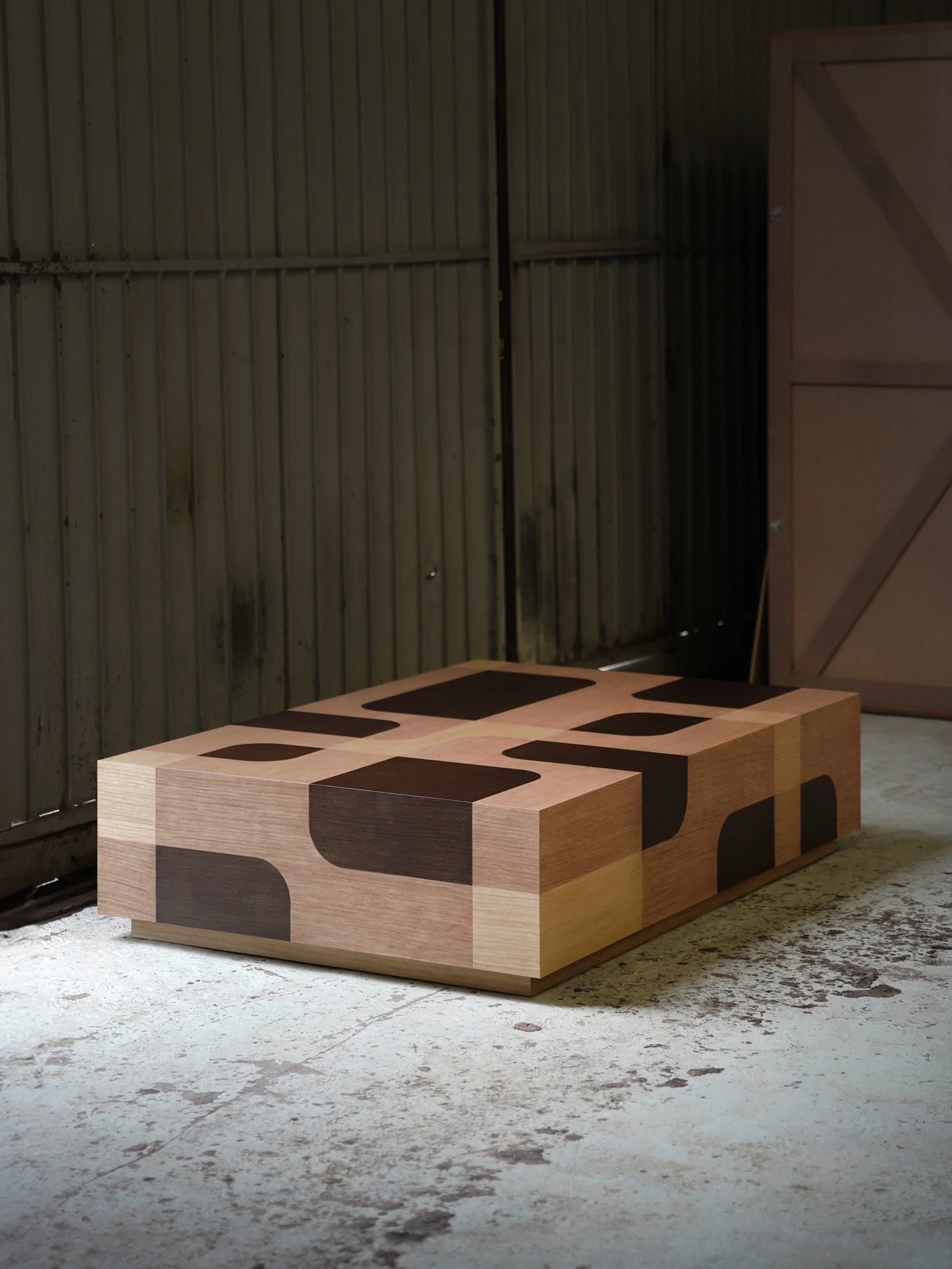 The Bodega table changes completely depending on the light around it

#coffeetable #furniture