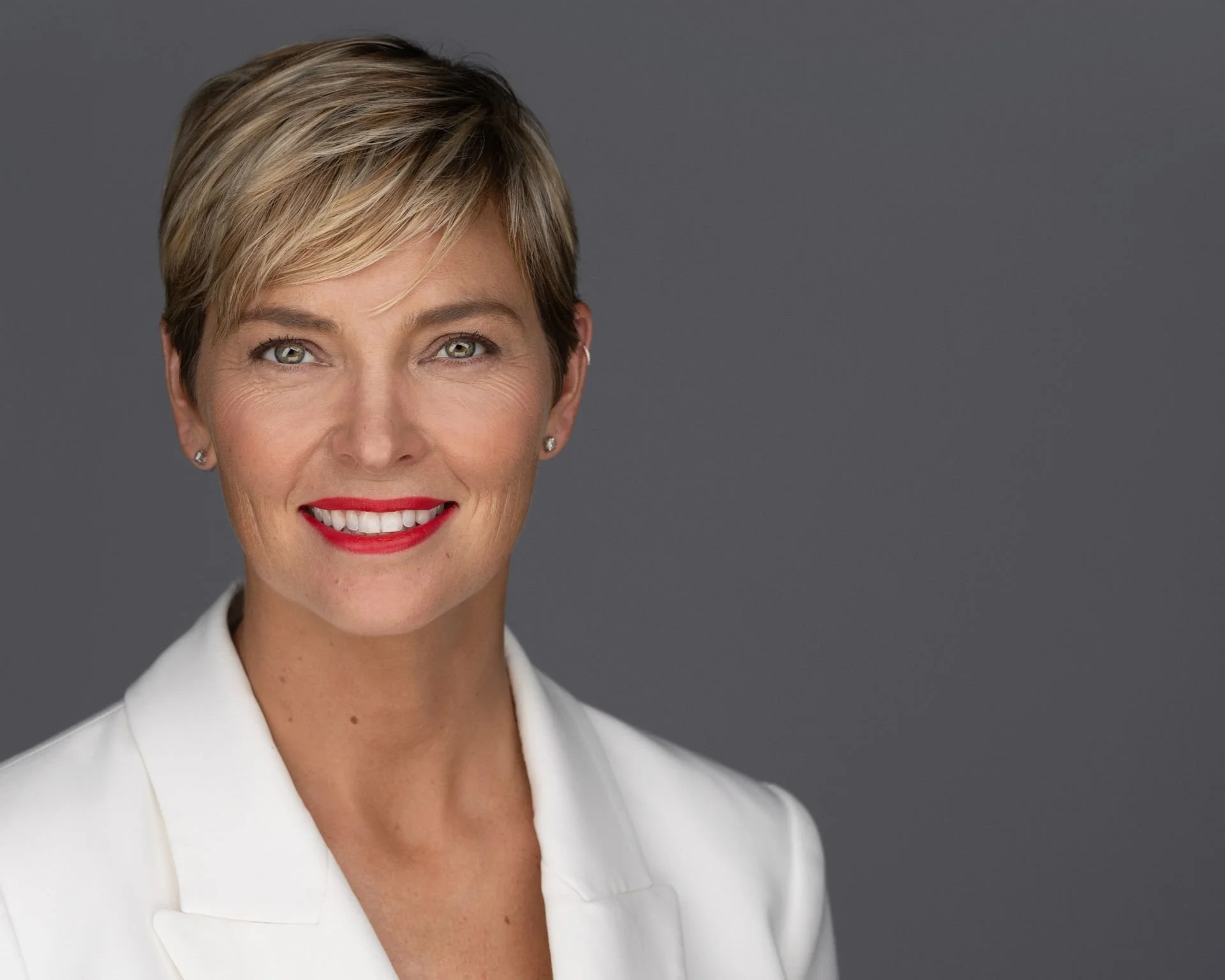 Rethinking Success:               Beyond the Linear Path and Bold Creativity