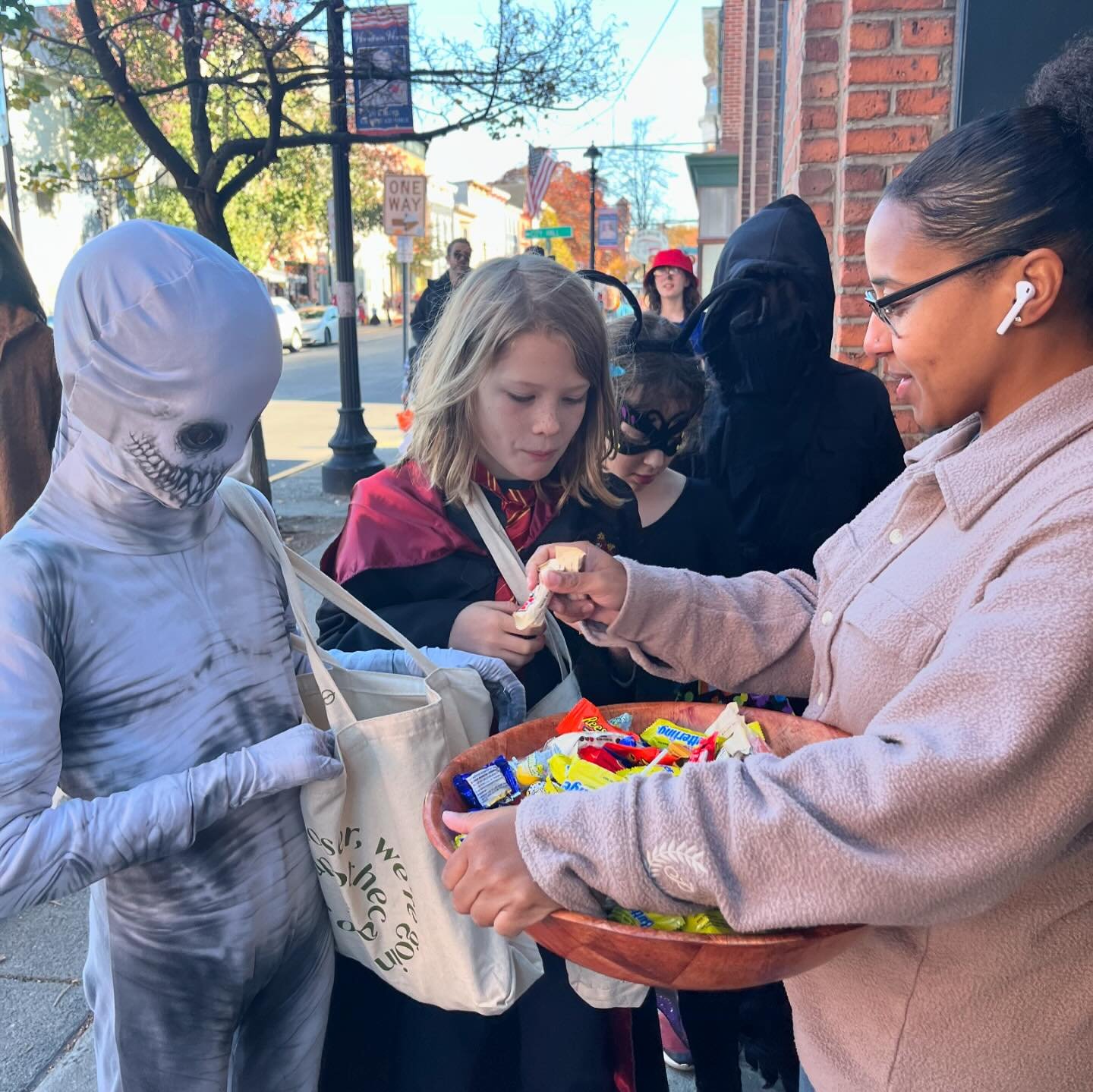 🎃👻 A Huge THANK YOU for an Incredible Hudson Halloween! 👻🎃

We couldn&rsquo;t have done it without our amazing community! Big thanks to the businesses along Warren Street for handing out candy, decorating with spooky spirit, and making Hudson Hal