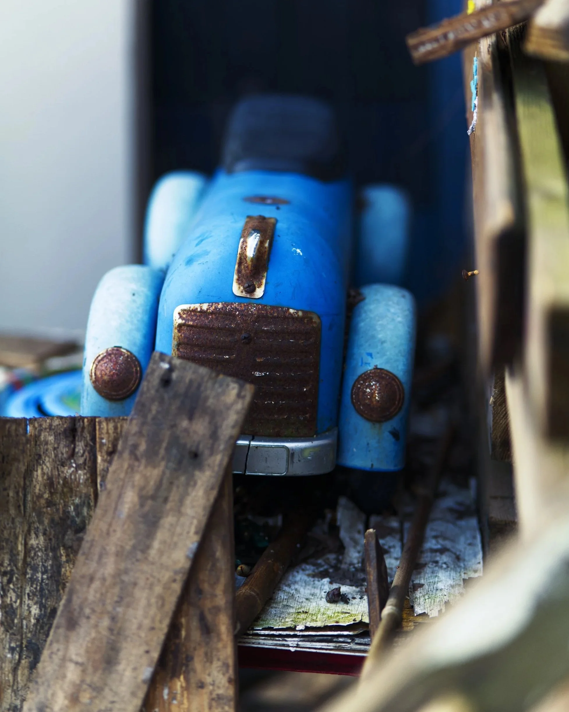 bluetoycar.jpg