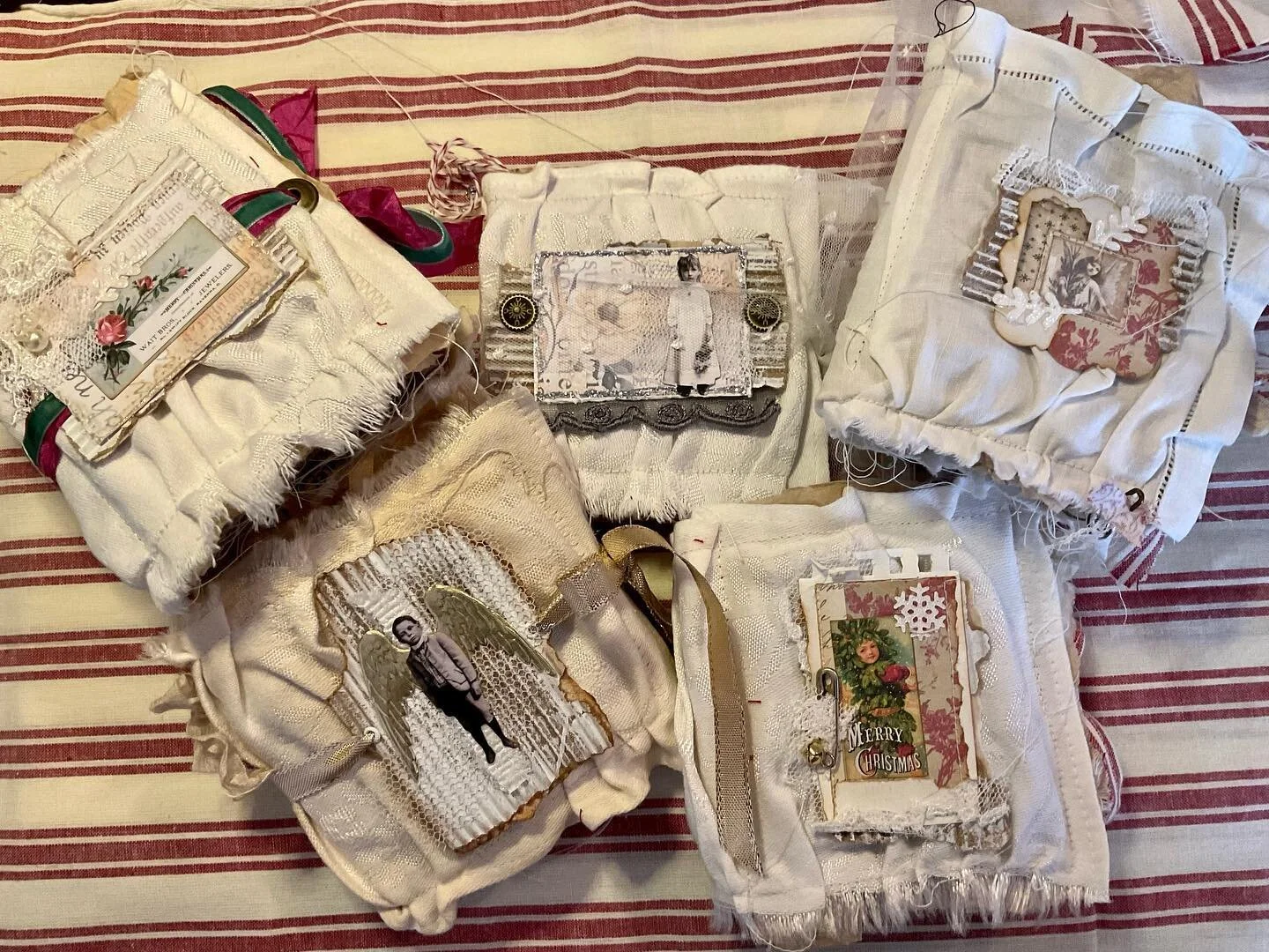 Antique Linen Journals!! Just posted on my website: www.handmadetreasuresbytari.com
#holidaygifts #memorykeeping #handmade #vintage #mixedmedia