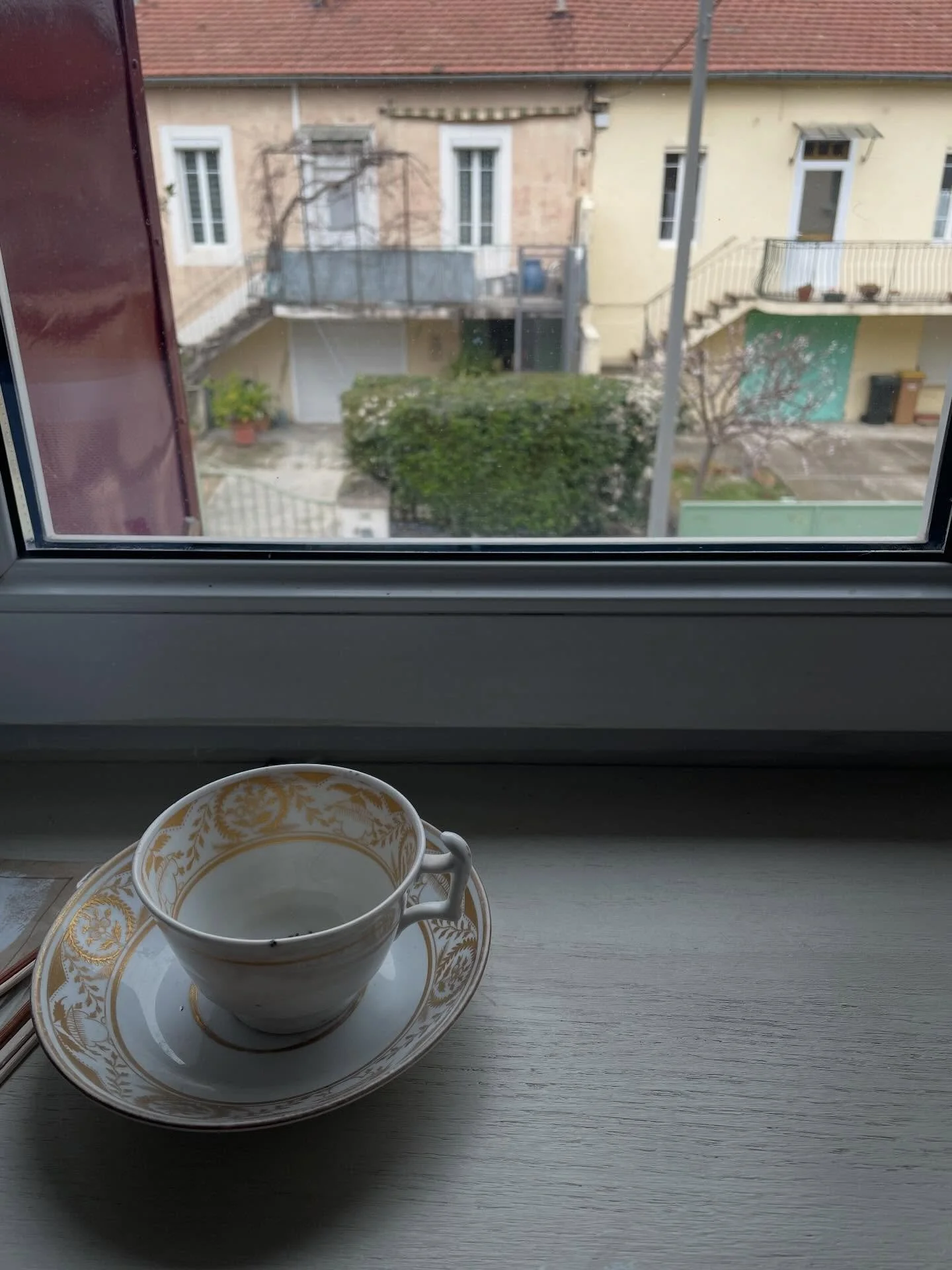 Sisterhood is so special to me because it gives me a sense of identity and connection, energizing me with love. Just spotted my cute &ldquo;Oracle Cup&rdquo; with a message to &ldquo;call your sister&rdquo; in tea leaves - the ideal gift to stay clos