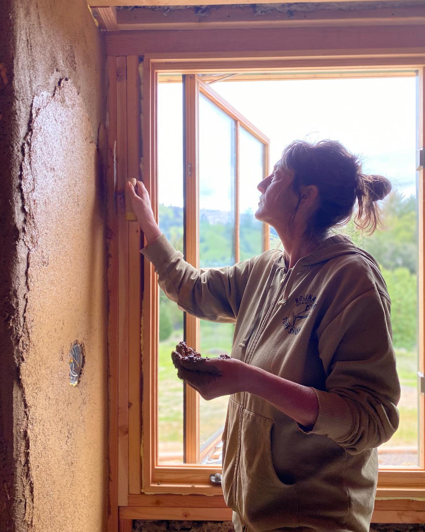 A few snapshots of a fun project we have been working on in Booneville, Ca. Grateful our work takes us to such beautiful places. Just finishing up the brown coat, preparing for the finish coat. The native clay is a beautiful orange, and mixed with a 