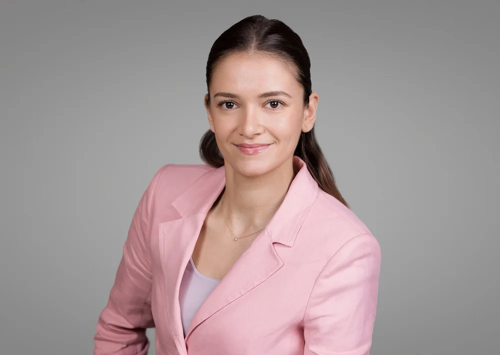 Editorial executive portrait of a New York businesswoman in a pink suit, by Blue Sky's Studio