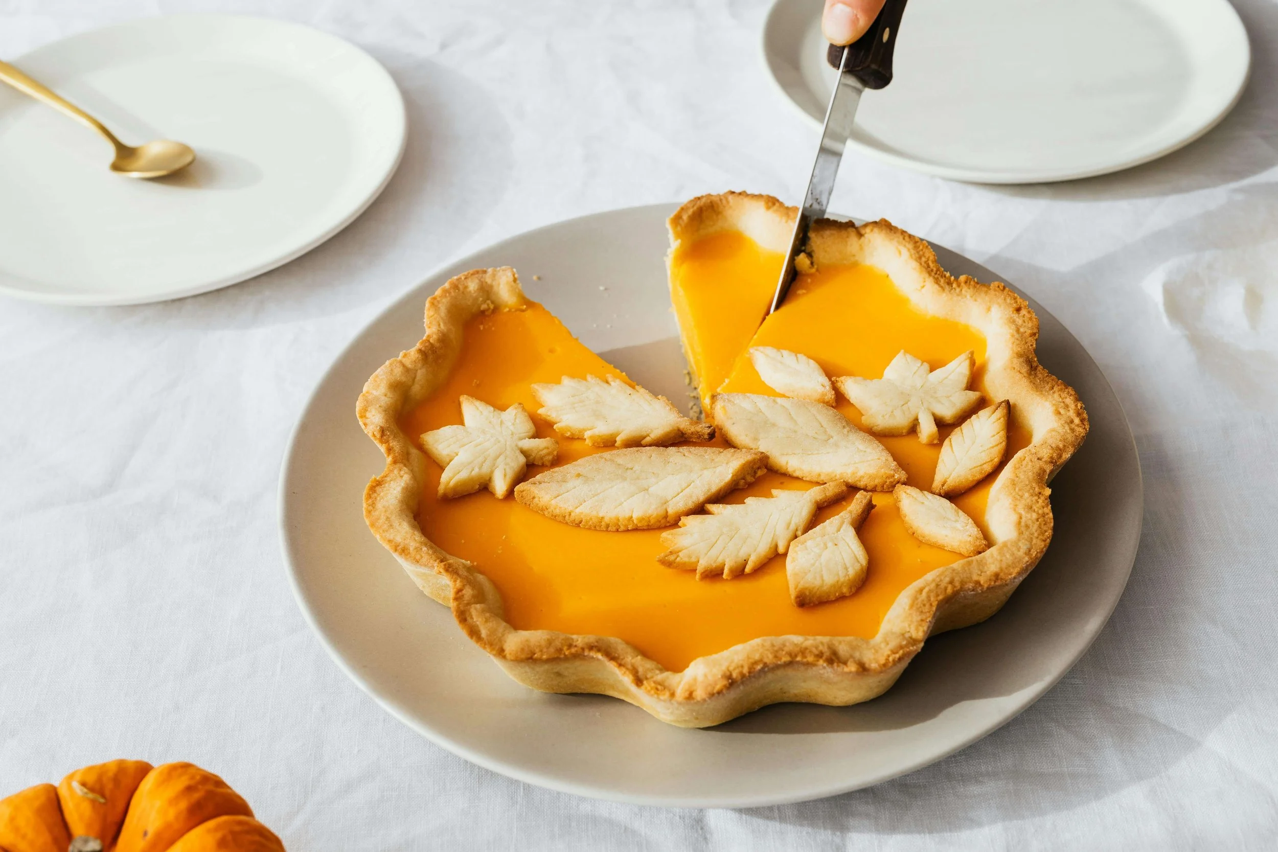 Sweet Potato Pie vs. Pumpkin Pie: The Thanksgiving Dessert Debate