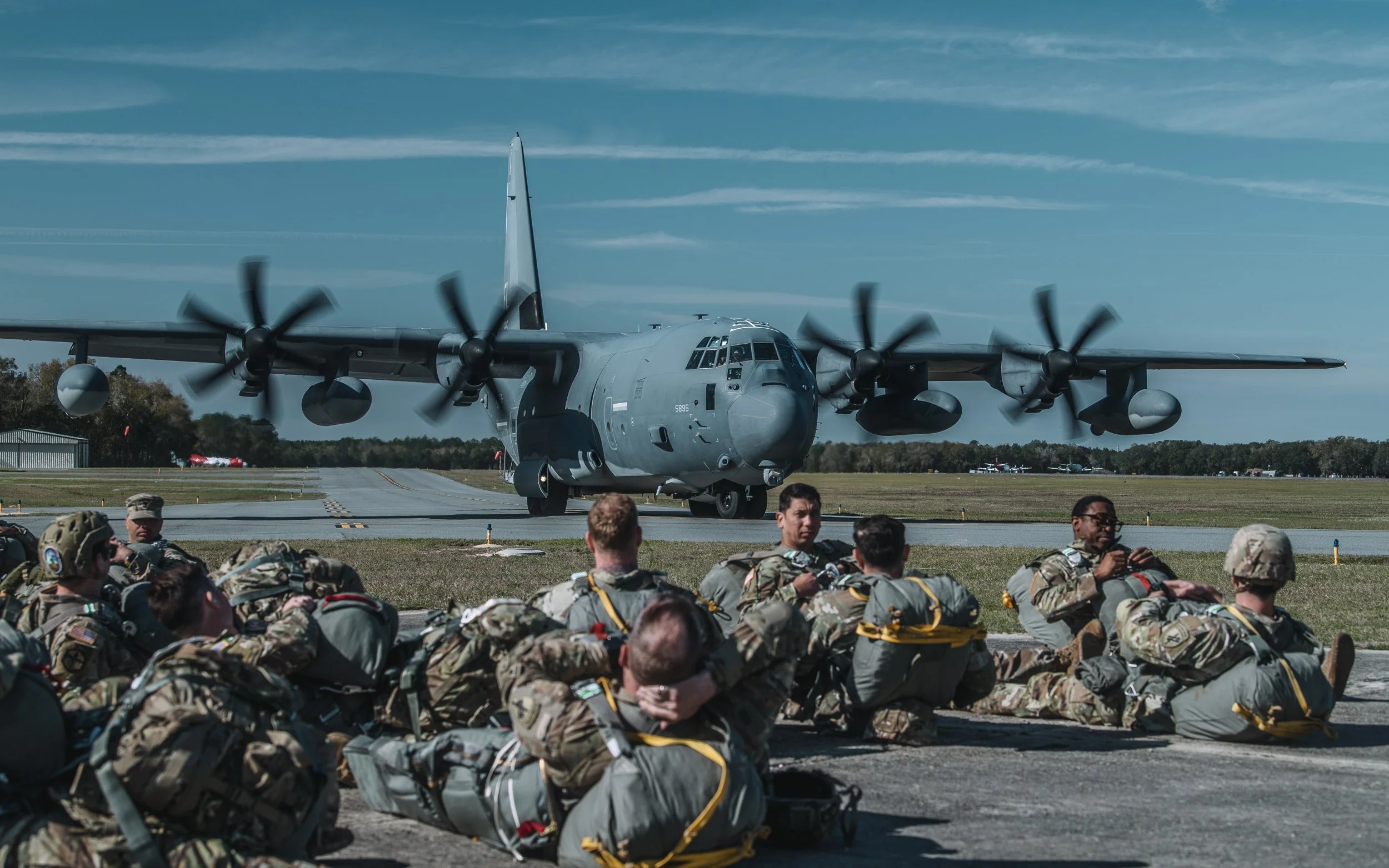 OliEhUSAirborneParatroopers-17.jpg