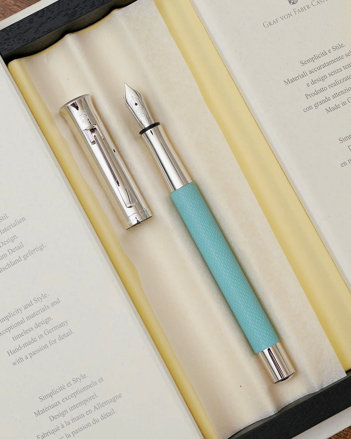 Finally got my dream turquoise pen 🩵 Just the right amount of minty blue. Oh so refreshing 😍

.
.
.
.
.
.
.
#fountainpen #fountainpenink #inkaddict #inkaholik #fountainpenaddict #stationeryaddict #stationery #vancouverstationery #vancouver #canada 