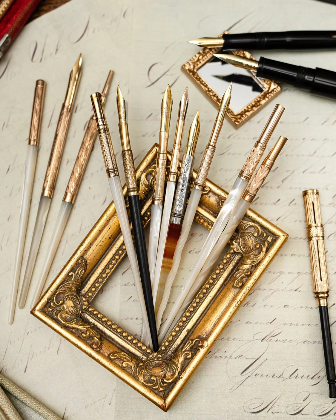 New blog post alert 🚨 ‼️ The Brief History of Victorian Era Gold Pens (Part II) is out! 

Continue from my previous article, when I discussed how the predecessor of fountain pen was gold nib dip pens. In this article, I want to introduce a couple mo
