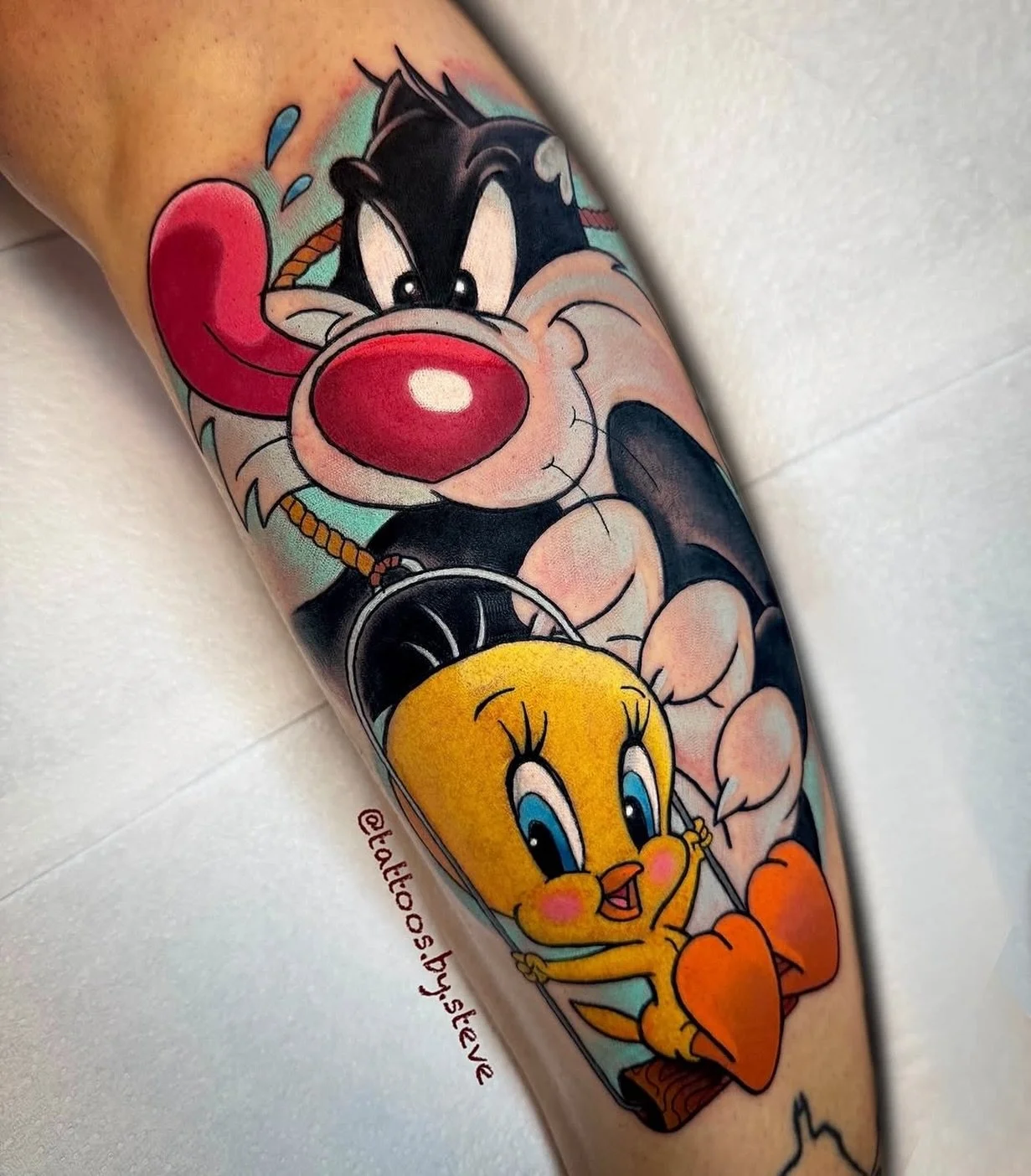 @tattoos.by.steve Sylvester and Tweety!
I love tattooing the classics and always love tattooing Looney Tunes.
Made @fable.tattoo 

#looneytunestattoo #brisbanetattoo #brisbanetattooartist #sylvester #tweety