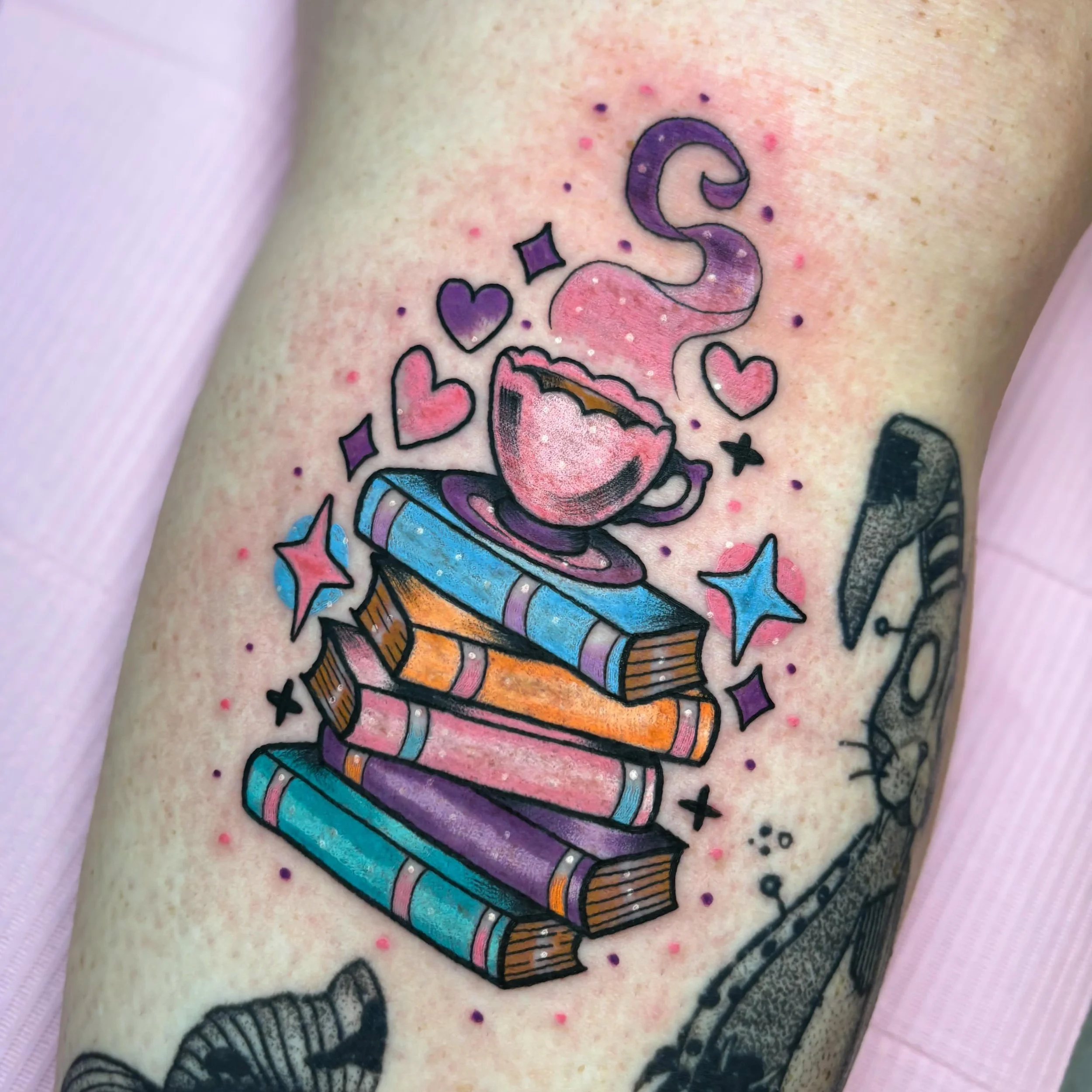 @honestlydear 📚✨ A little cutie stack for Tahlia from my rather be reading flash sheet! So much fun! ✨📚

📍Upstairs @ 183 Boundary St, West End // Brisbane
📩 Bookings: Through @honestlydear or via contact form in our bio ✏️

#booktattoo #bookworm 