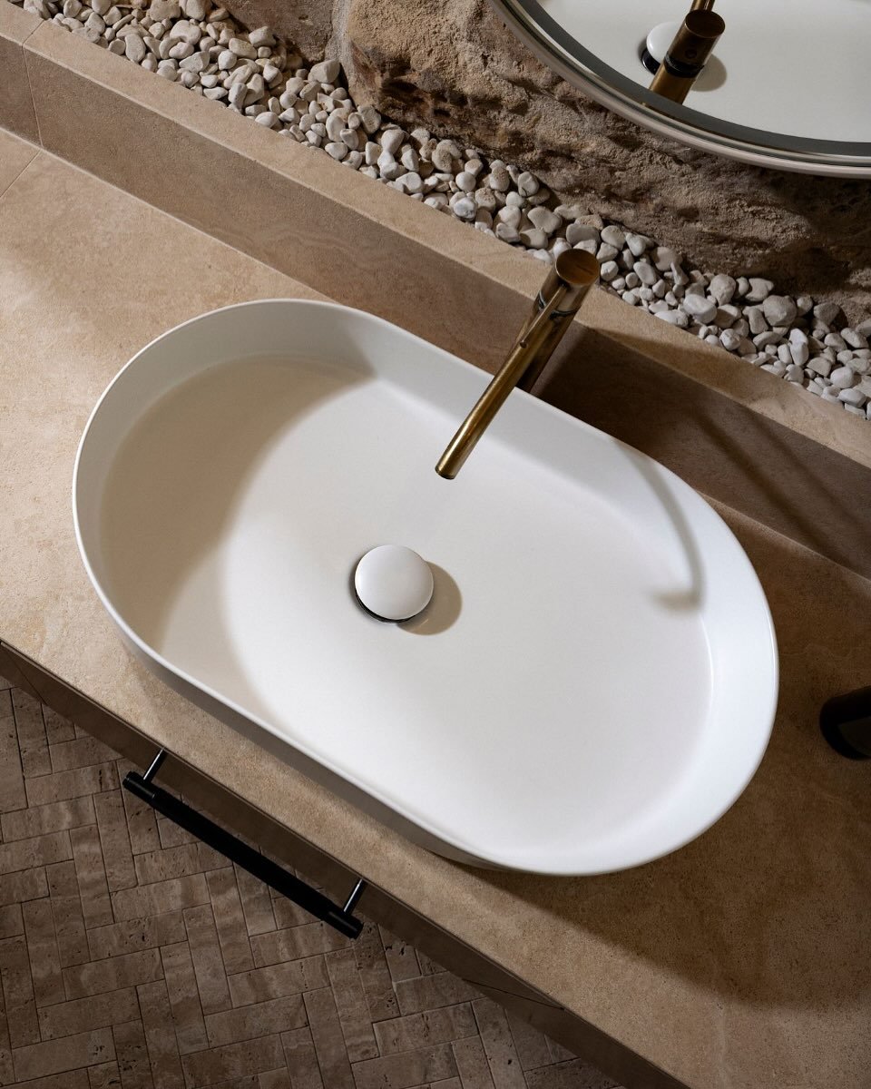 Minimal details in the bathroom at the Wabi-Sabi Farmhouse 

#farmhouselove #houseofcharacter #houseofcharactermalta #minimalbathroom #bathroomdetails #bathroomdesigns #maltahomes #microcementbathroom #ceramicacielo