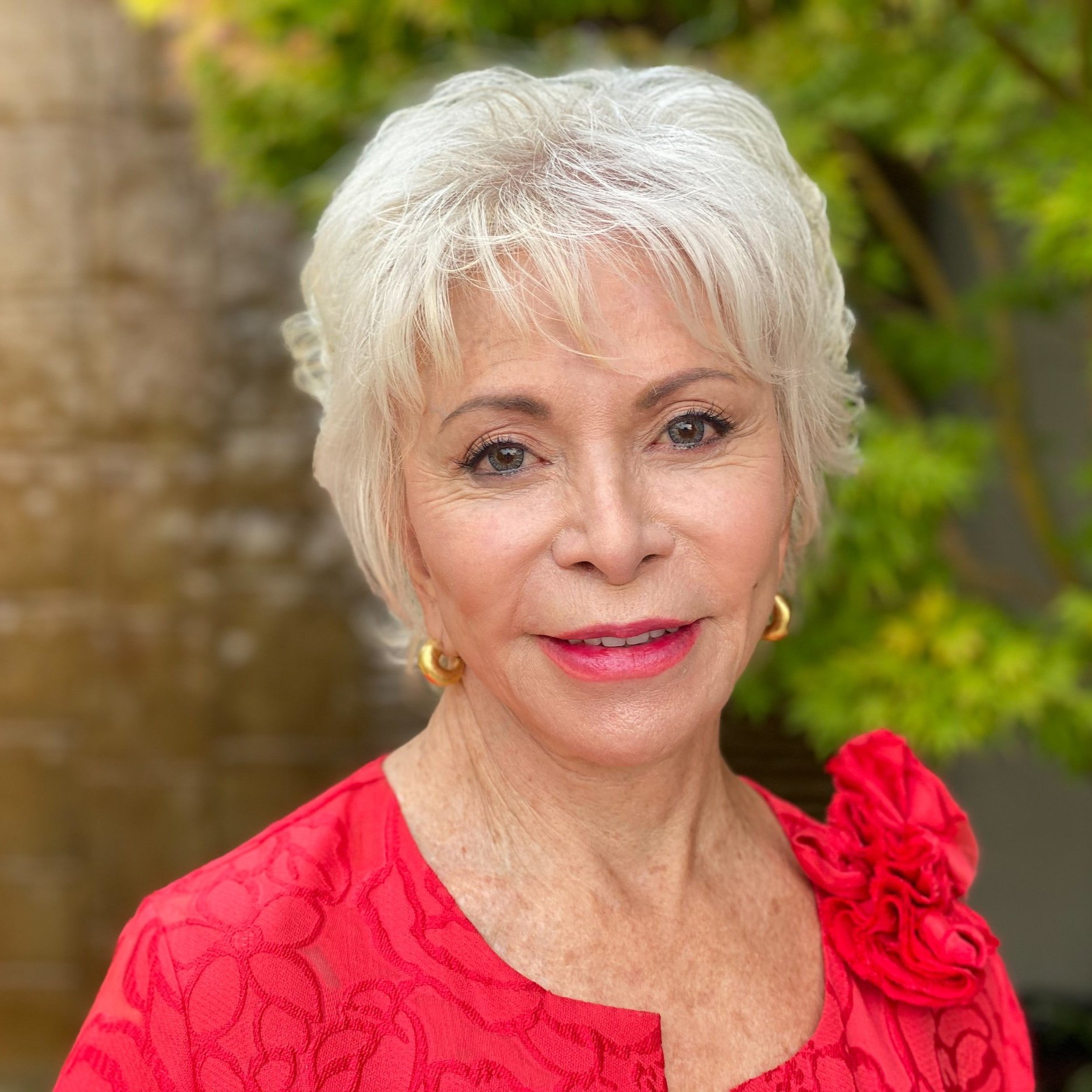 S1E16 - Isabel Allende - Finding Purpose and Gratitude