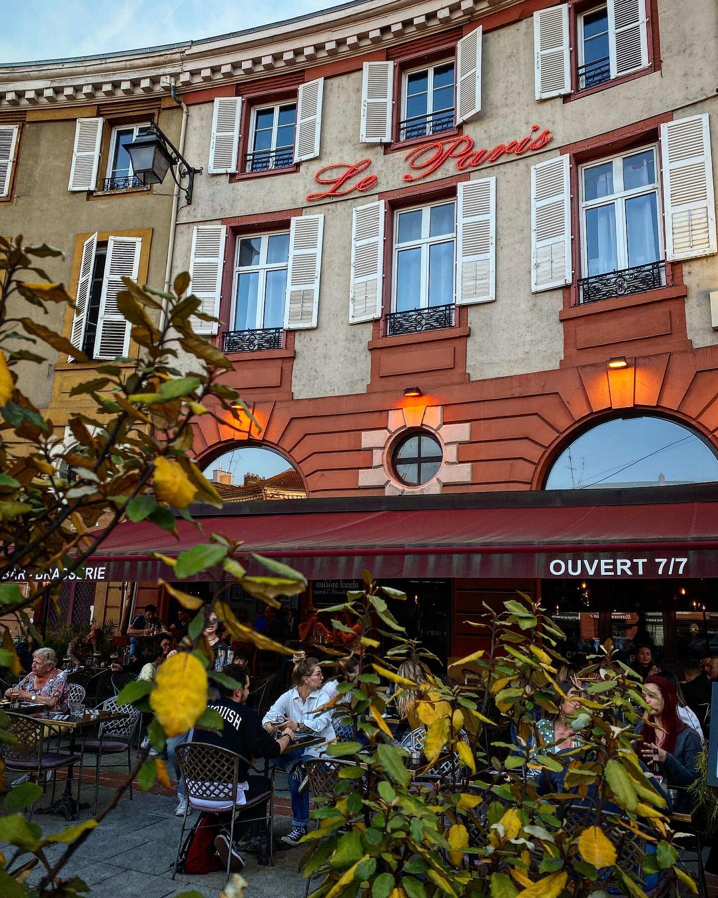 Hey ! Le soleil montre le bout de son nez ☀️
On vous attend tous le week-end pour profiter de la terrasse
N&rsquo;h&eacute;sitez pas &agrave; r&eacute;server par t&eacute;l&eacute;phone au 05 55 77 51 51 ou via notre lien en Story &agrave; la Une !

