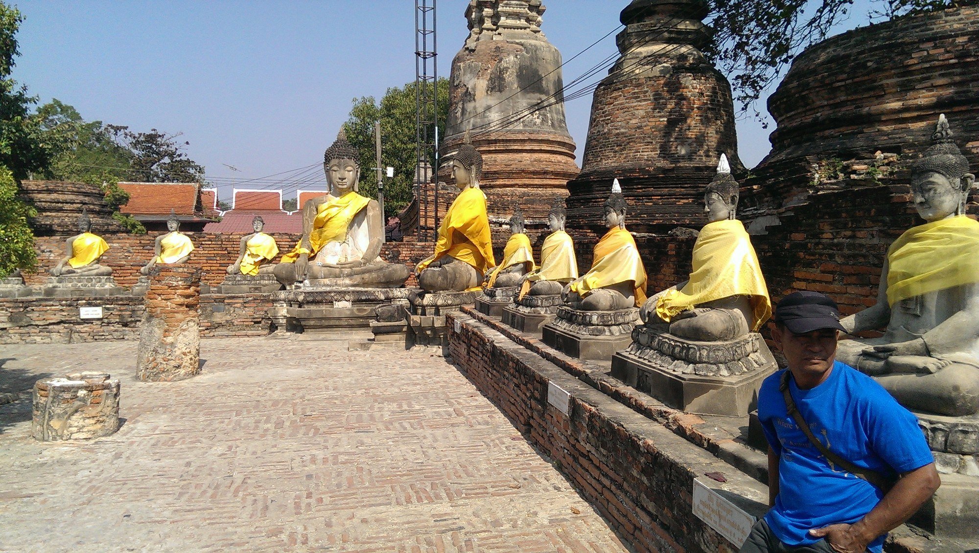 407 · Row of seated Buddhas, Thailand