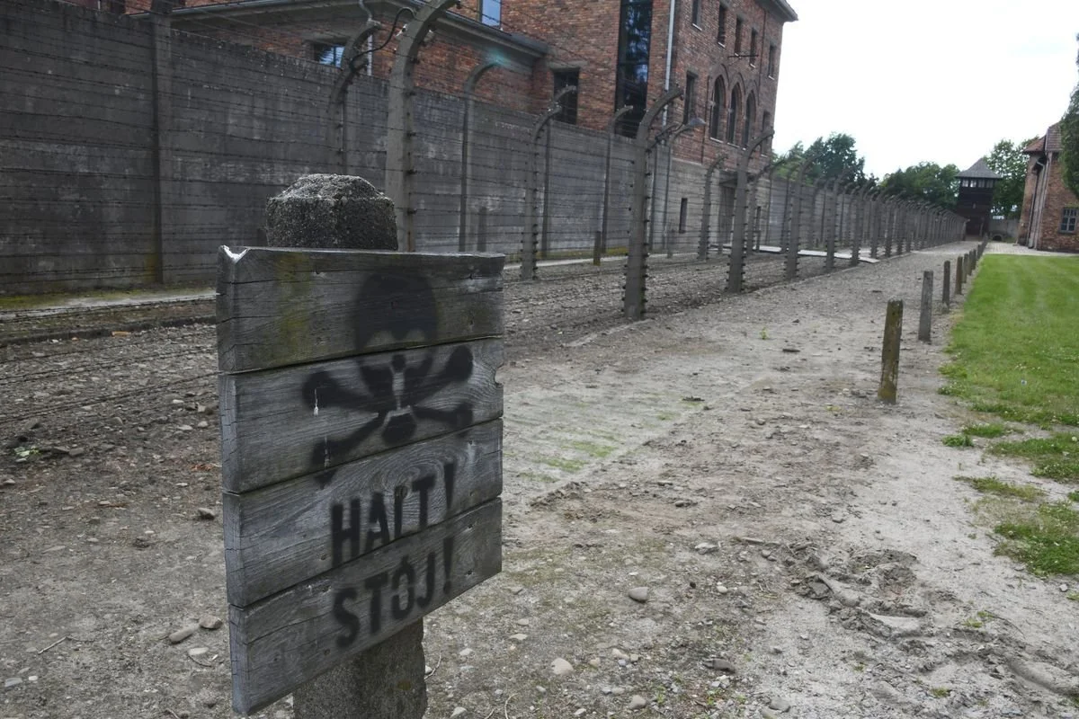 MAC_5527 · "Halt! Stój!" warning sign by the fence, Auschwitz I, Poland