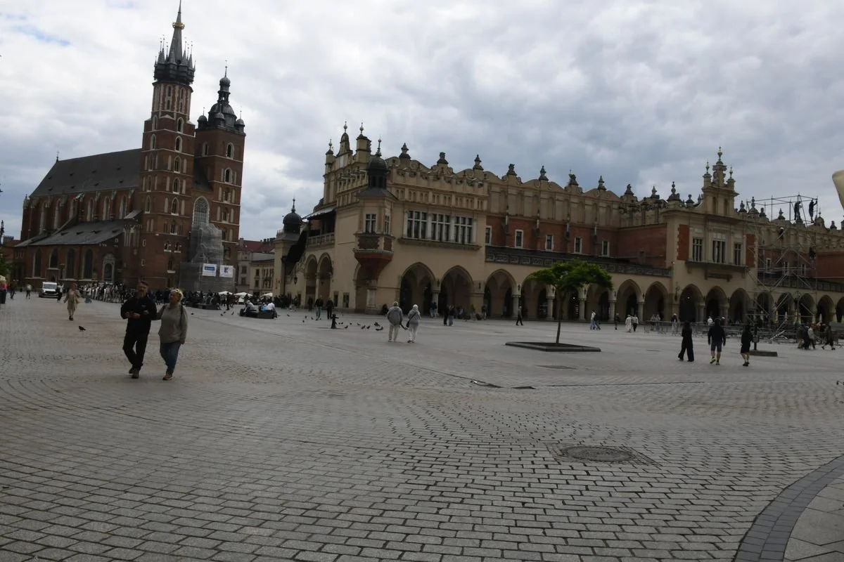 MAC_5402 · Market Square with St Mary's Basilica and the Cloth Hall, Krakow, Poland