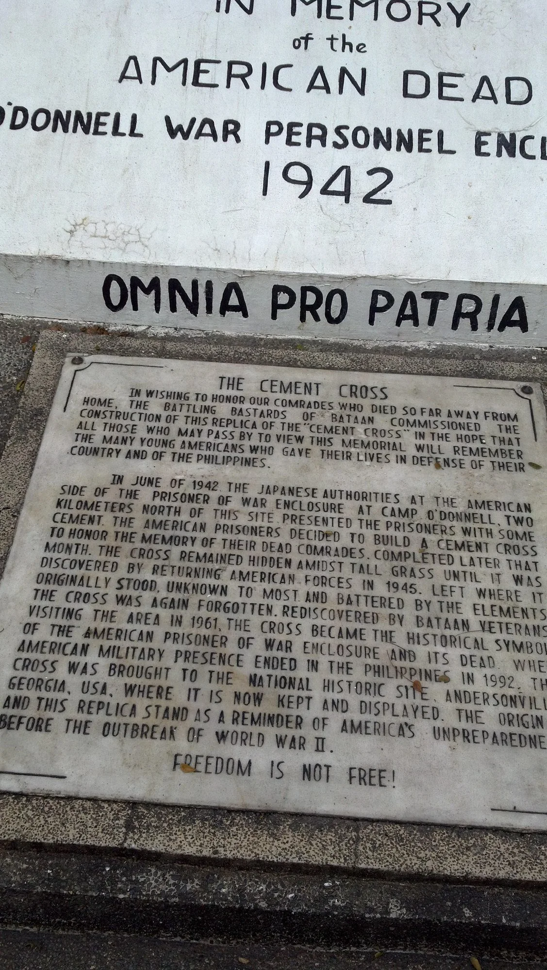 2011-11-19_10-32-11_72 · Camp O'Donnell memorial plaque, Capas National Shrine, Tarlac, Philippines