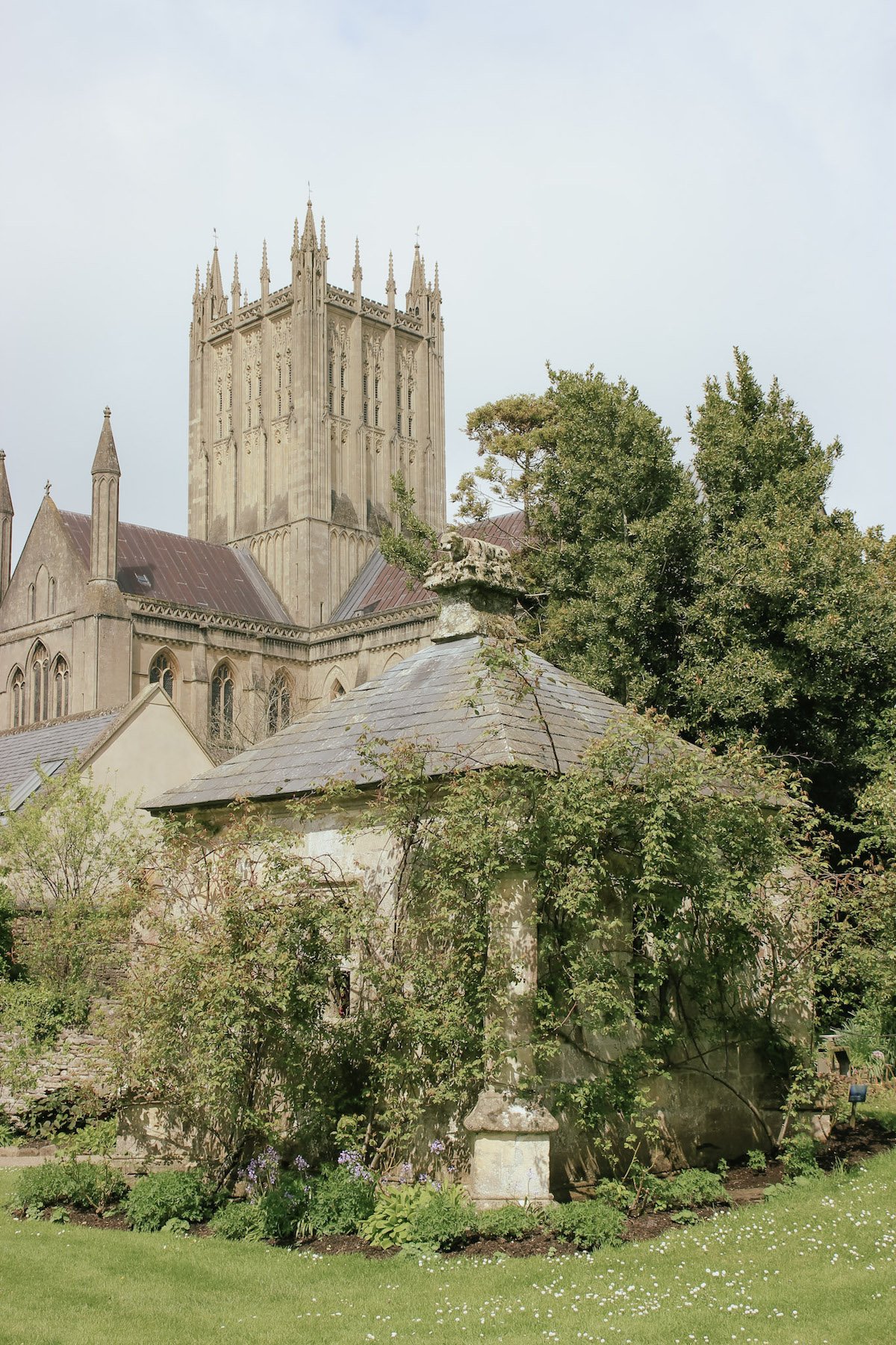 bishops palace wells garden somerset 2.jpg