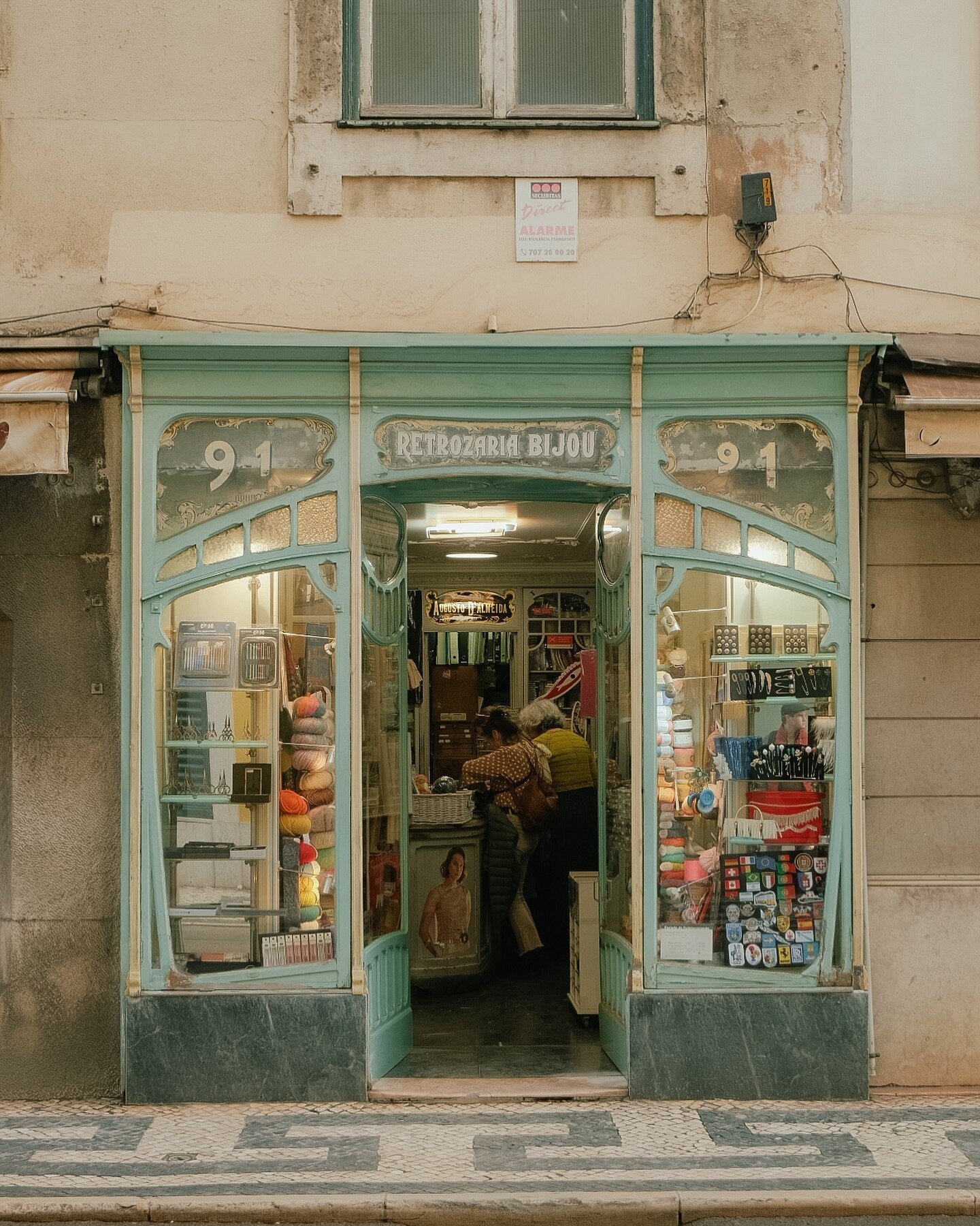 Just wanted to share this pretty art nouveau shopfront of a haberdashery shop in Lisbon ❤️ 

#shopfrontspoetry #shopfronts #theprettycities #artnouveauarchitecture #lisboacool