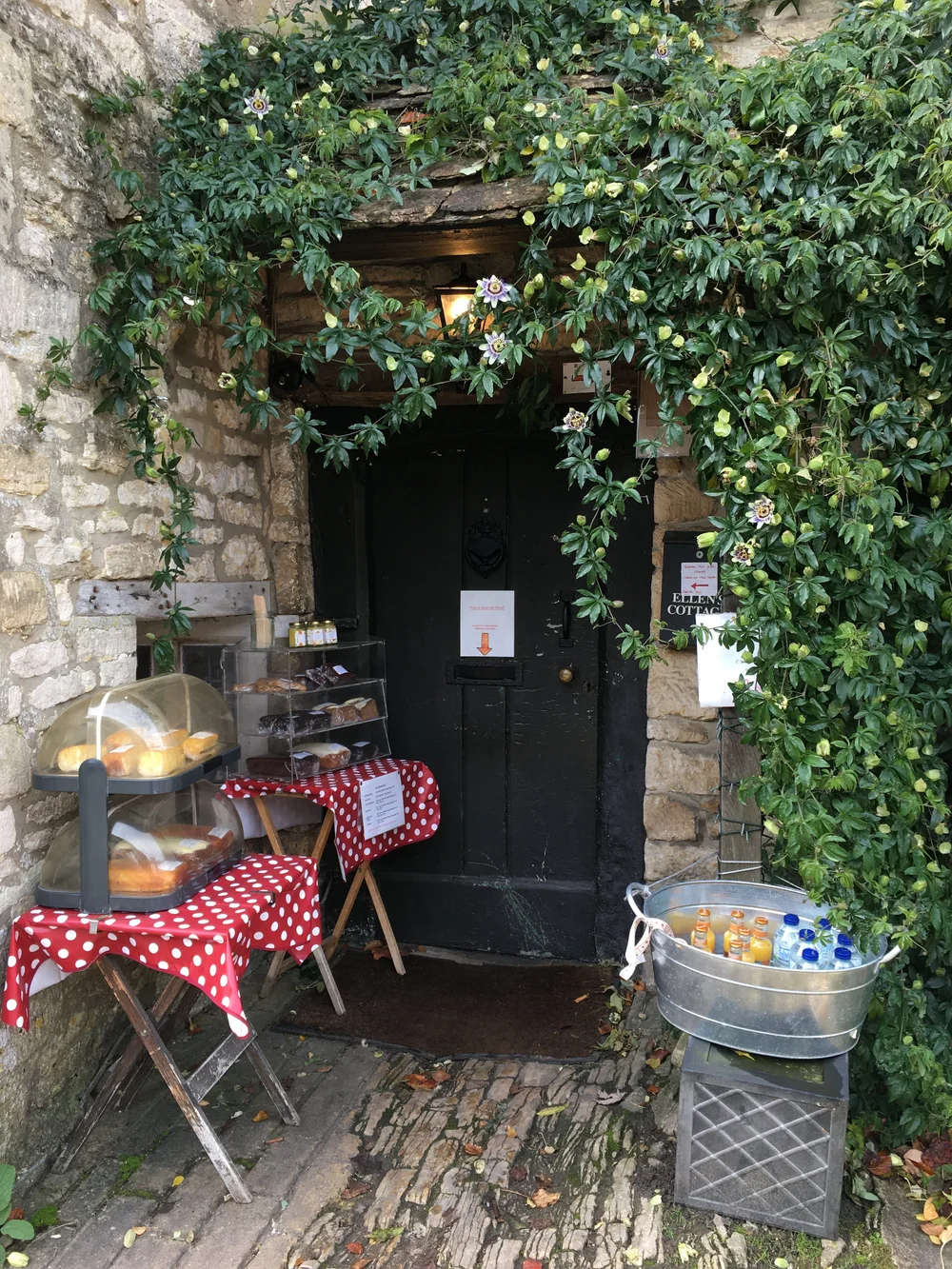 castle combe cakes.JPG