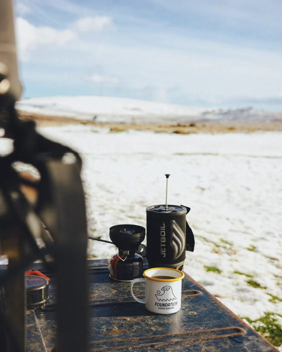 Did it snow?..

@tomyoungphotography seems to think so.

Coffee outside, never a chore.. well, unless it&rsquo;s super cold, heavily snowing and you don&rsquo;t have a Land Rover..