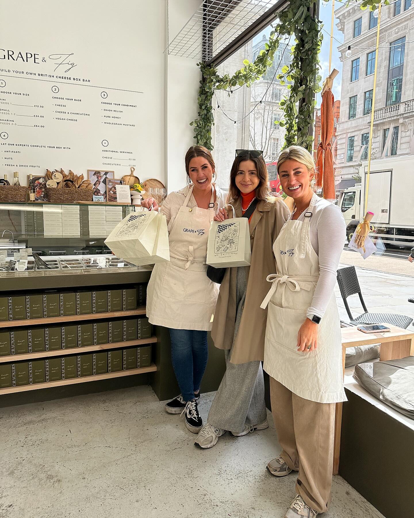 The biggest congratulations to Toria and Cath the lovely sisters behind @grapeandfig who are at @brityardhq on Regents Street with a build your own British cheese box 🧀😋 and all packaged up in a bag illustrated by yours truly 🥹

So so happy for yo